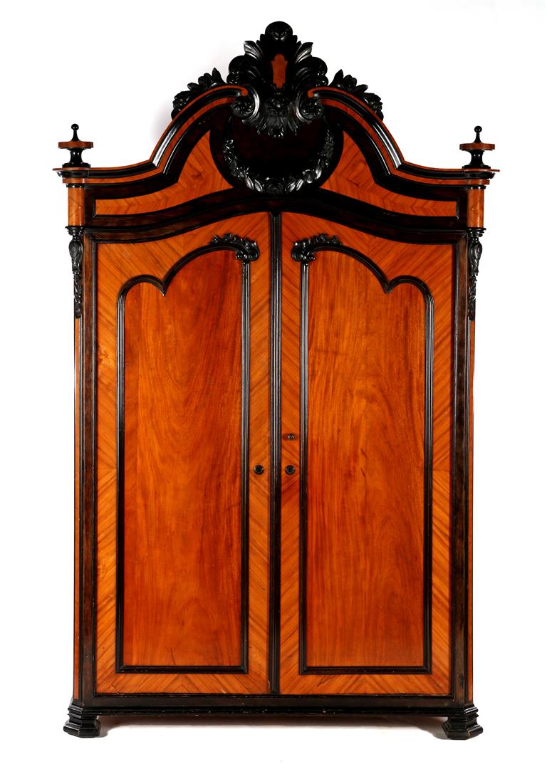 Mahogany veneer 2-door cabinet