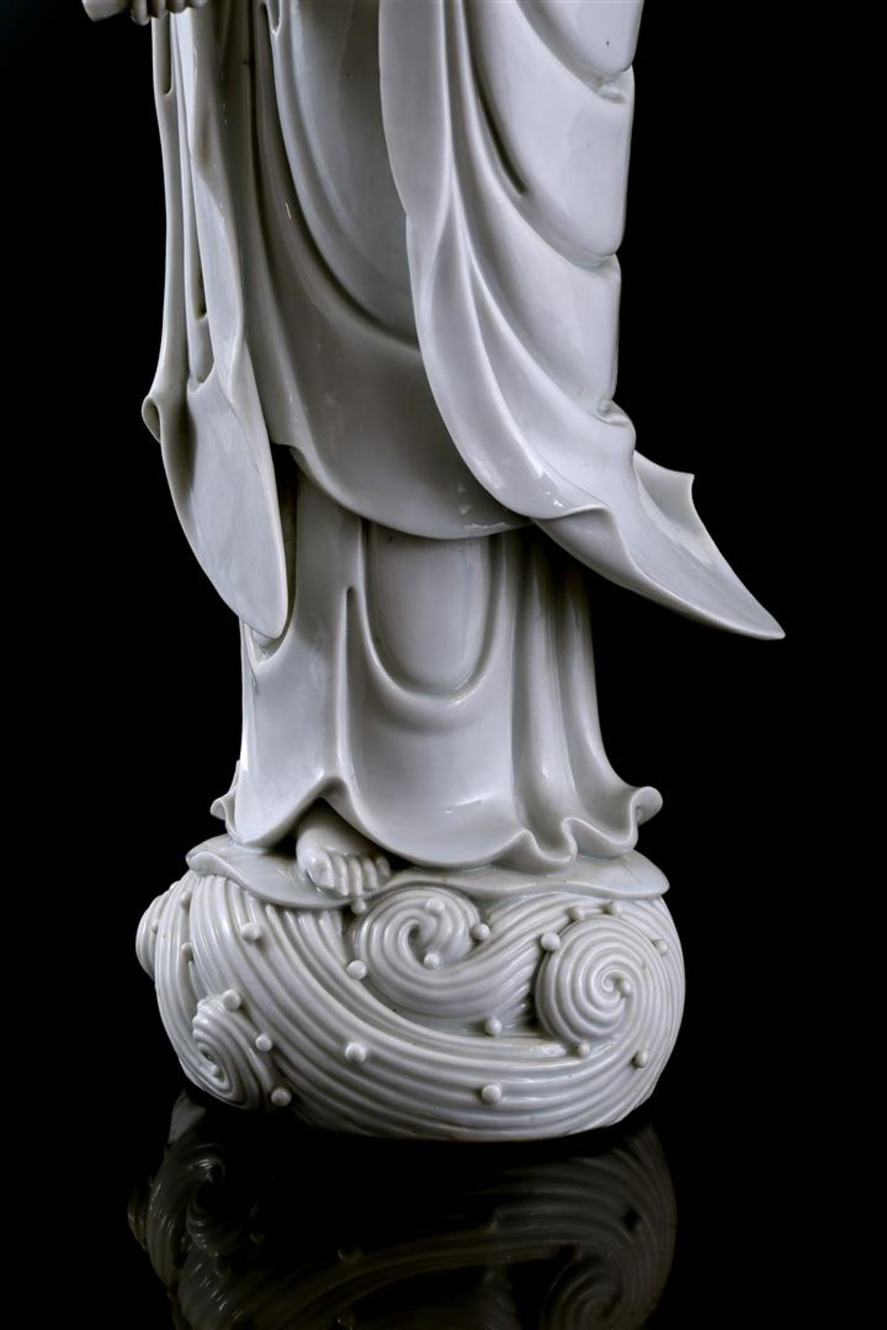 Porcelain statue of Guanyin - Image 6 of 16