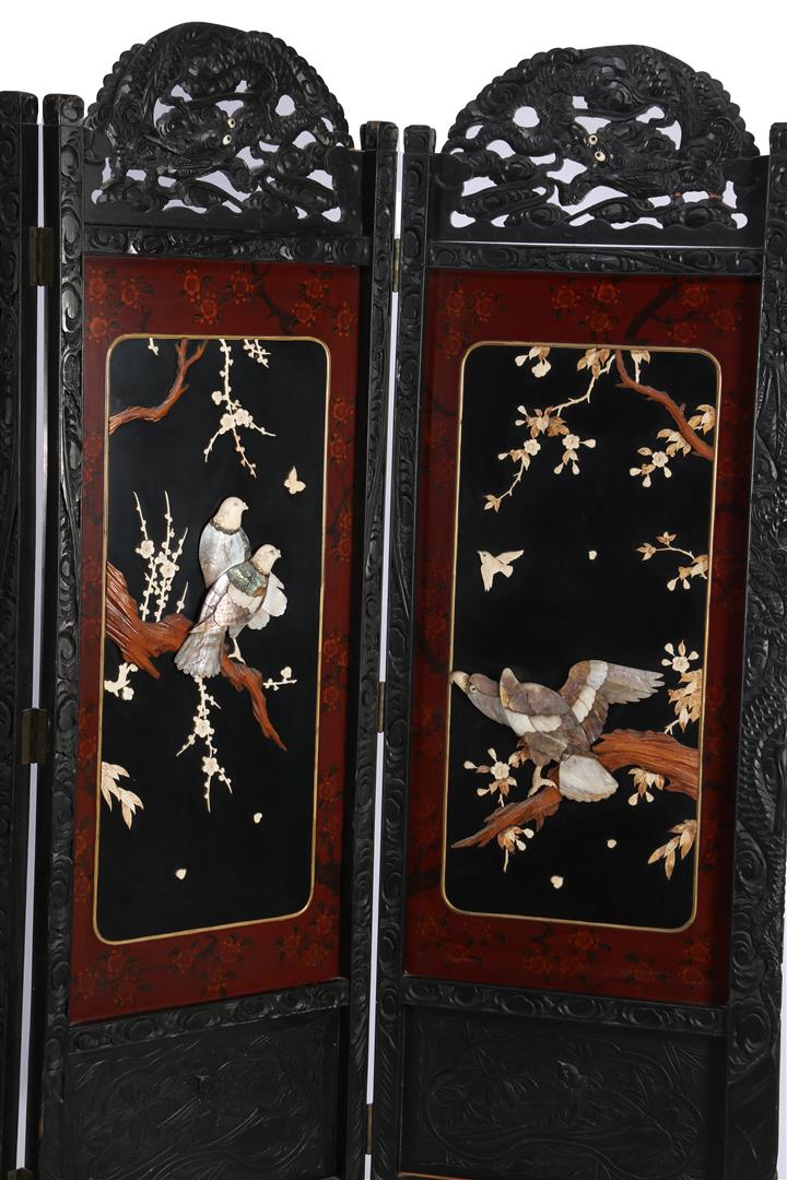 4-turn lacquered folding screen - Image 3 of 8