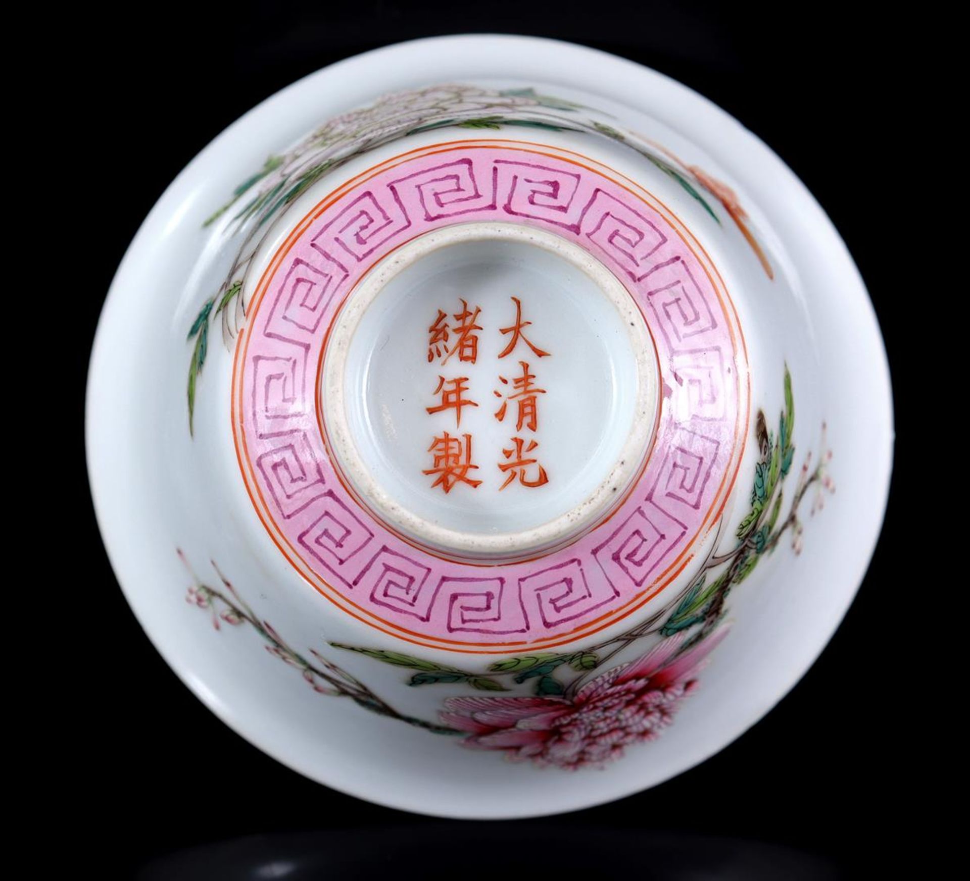 Porcelain Famille Rose lidded bowl - Image 4 of 7