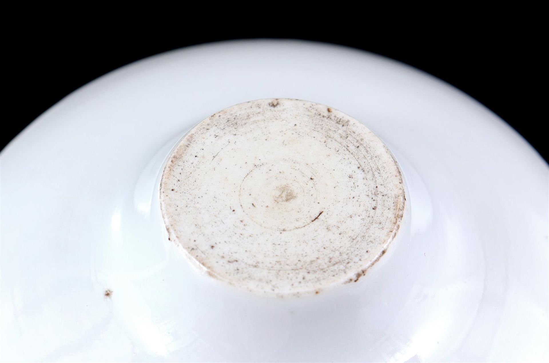 Porcelain Famille Rose lidded bowl - Image 6 of 7