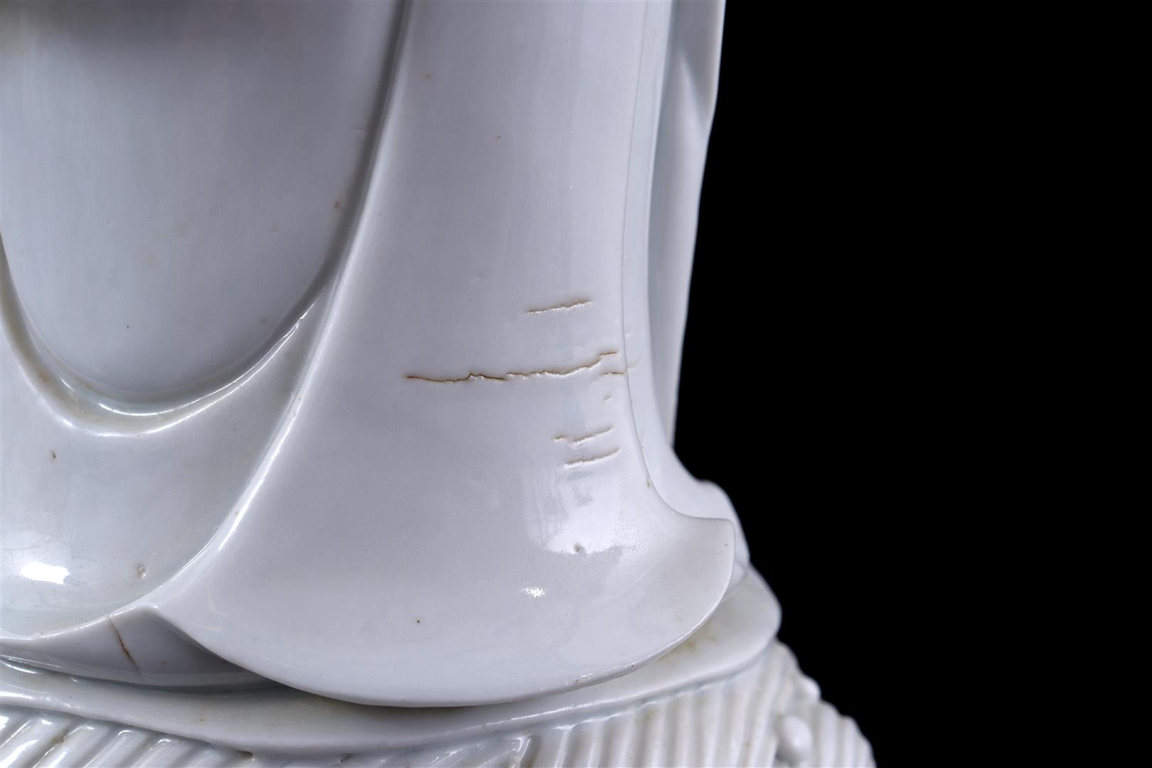 Porcelain statue of Guanyin - Image 11 of 16