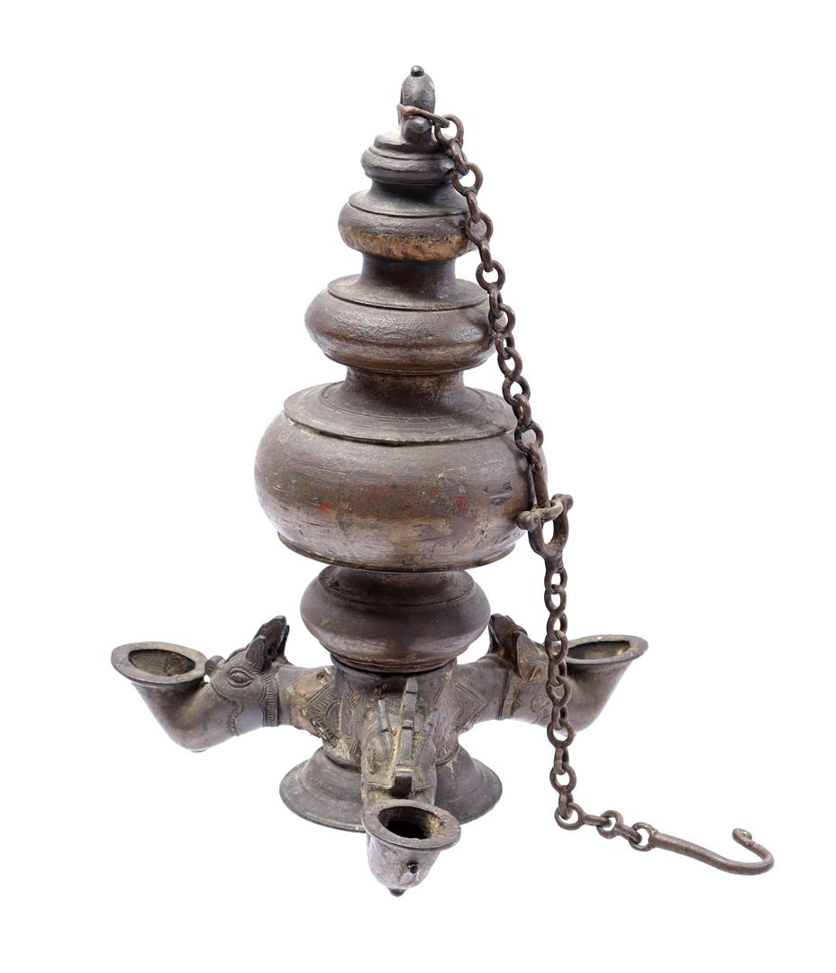 Hanging oil lamp