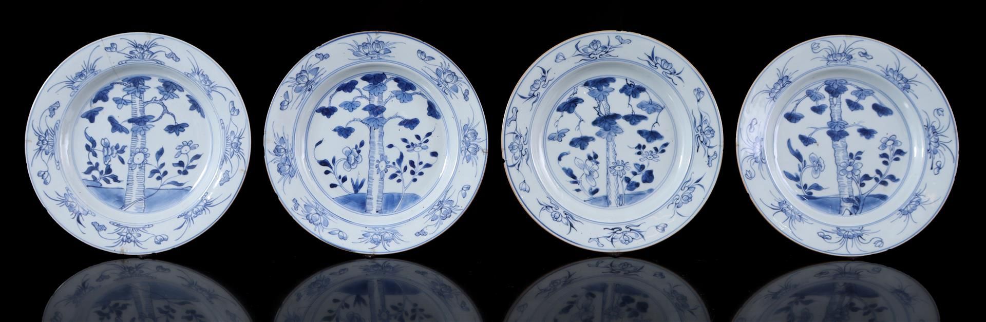 4 porcelain dishes