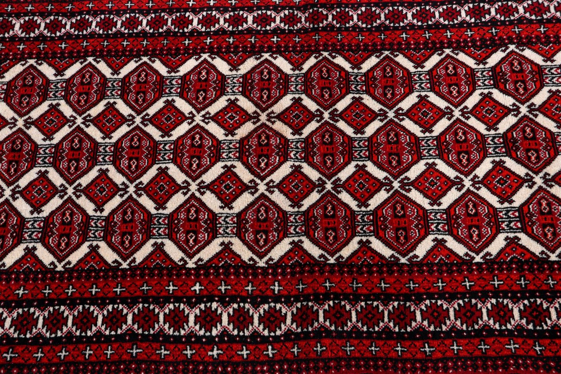Carpet - Image 2 of 3