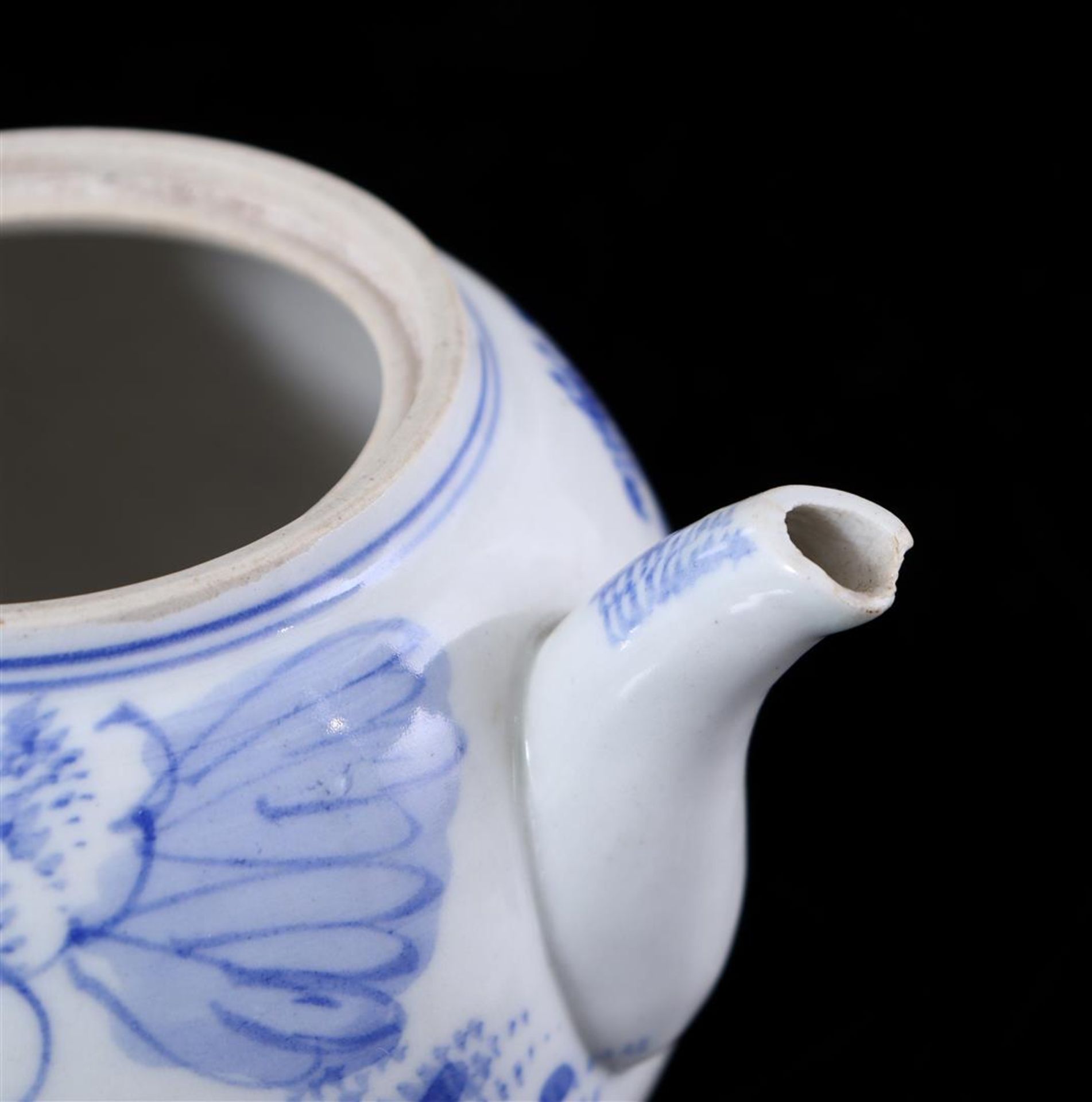 Porcelain teapot - Image 3 of 3