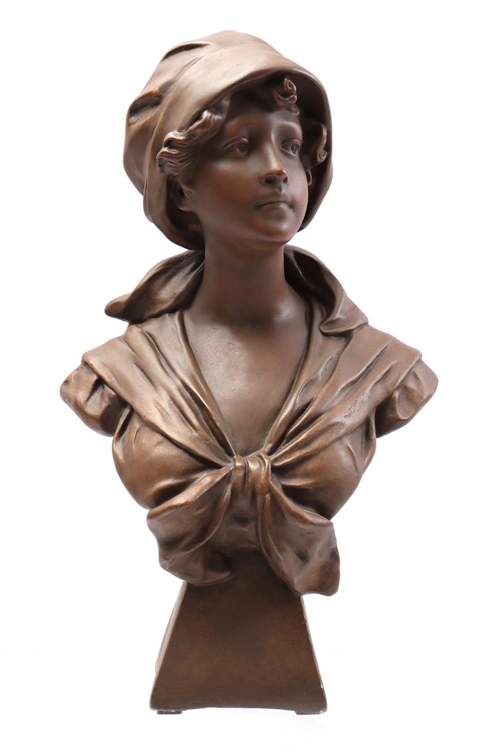 Statue of a young lady