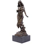 Bronze statue of a woman