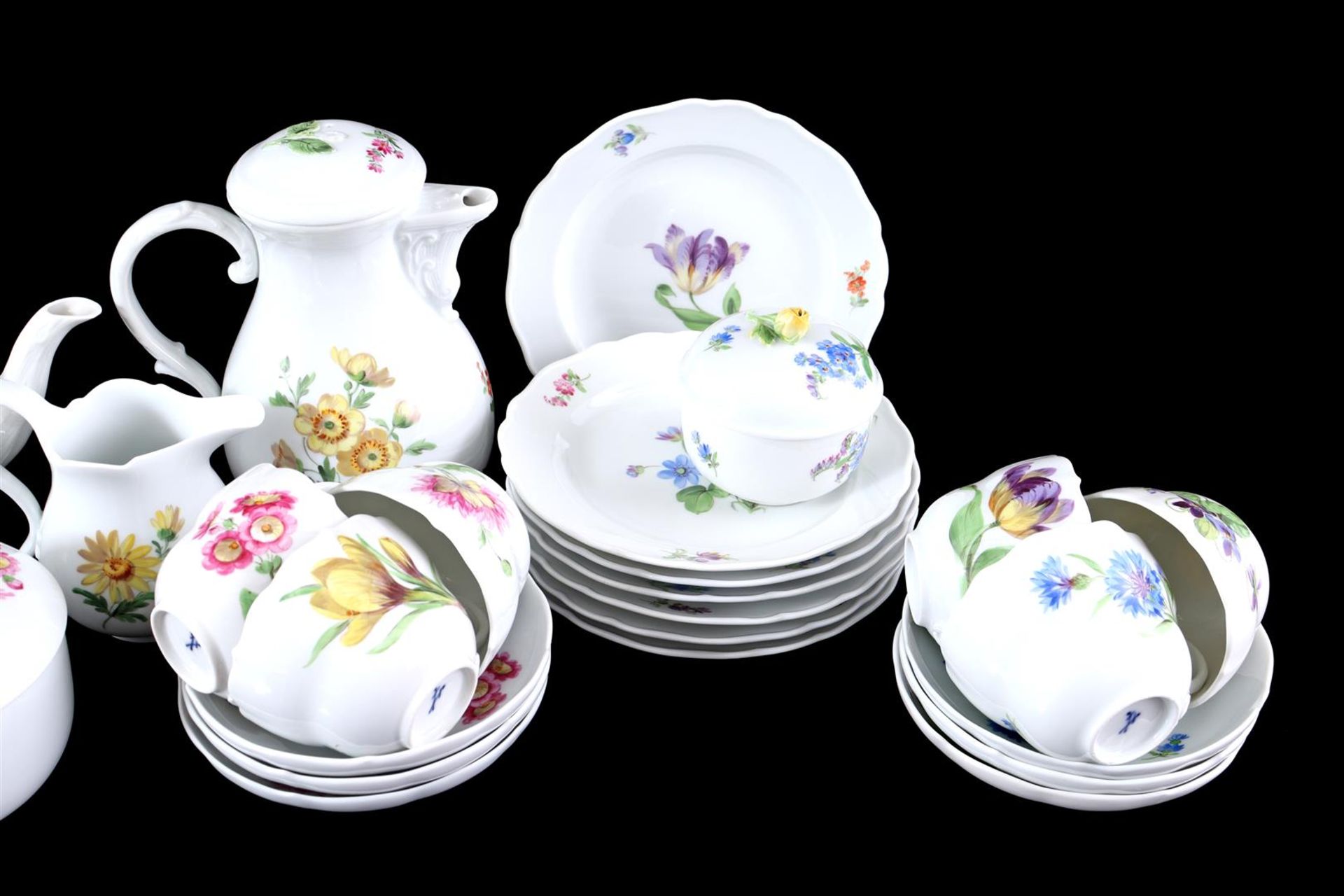 Meissen porcelain crockery - Image 3 of 6