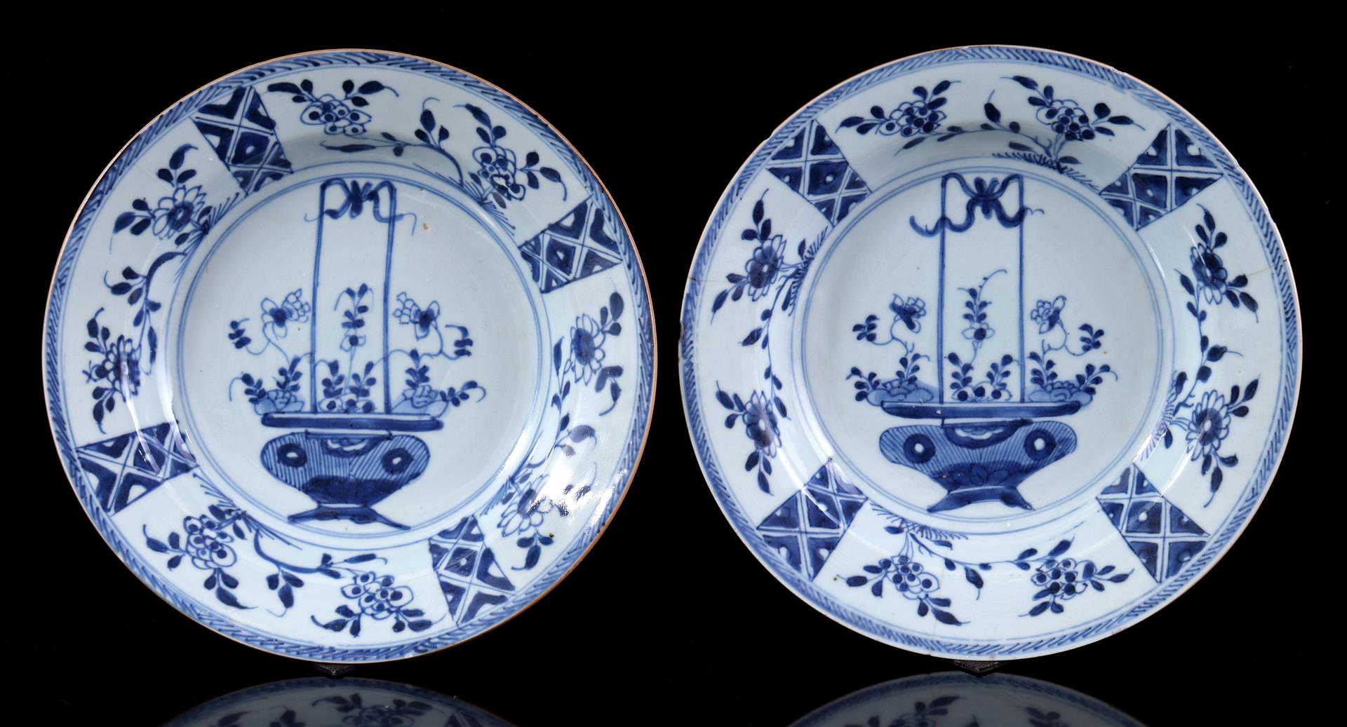 2 porcelain dishes