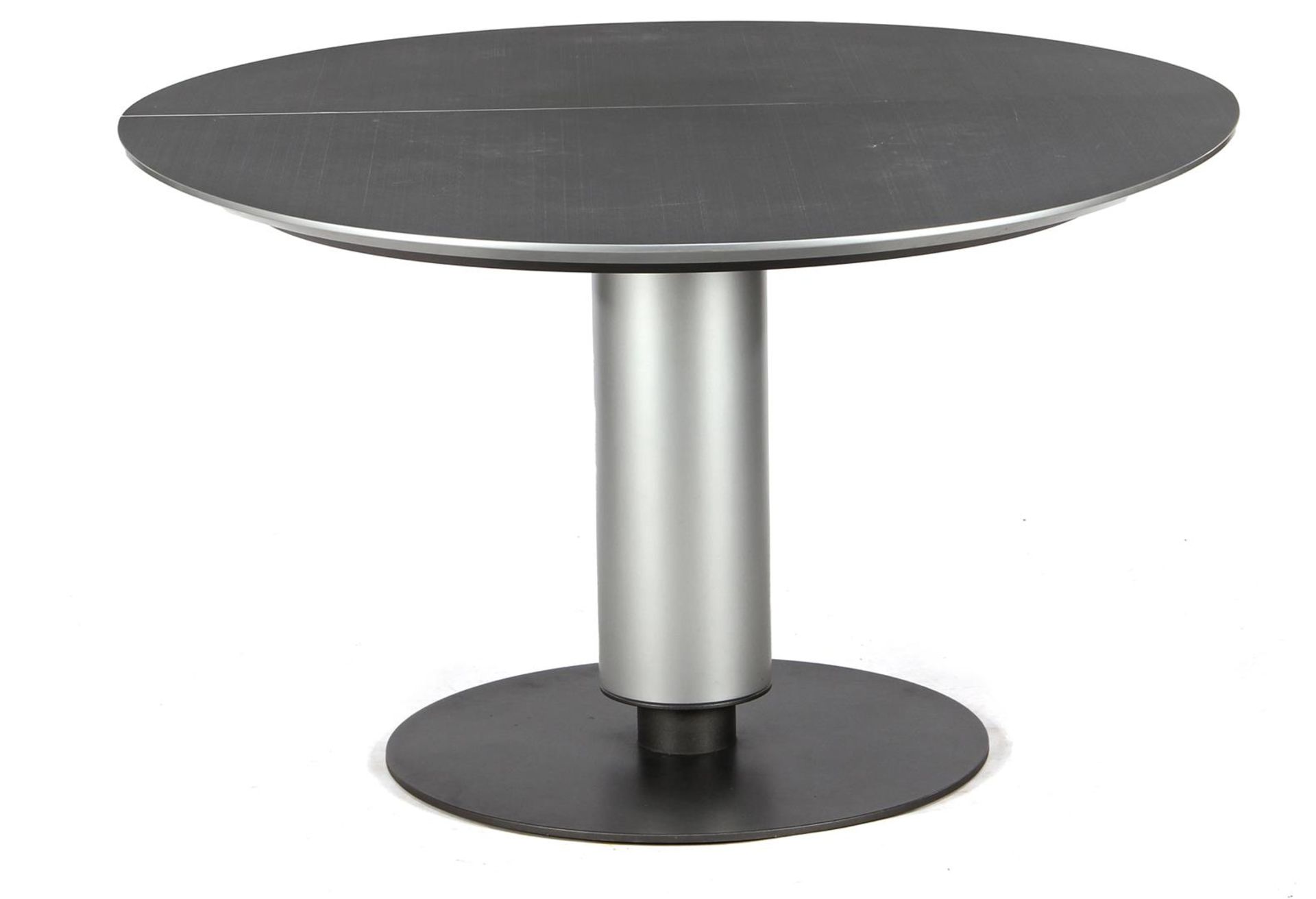 Leolux Caldera 566 table