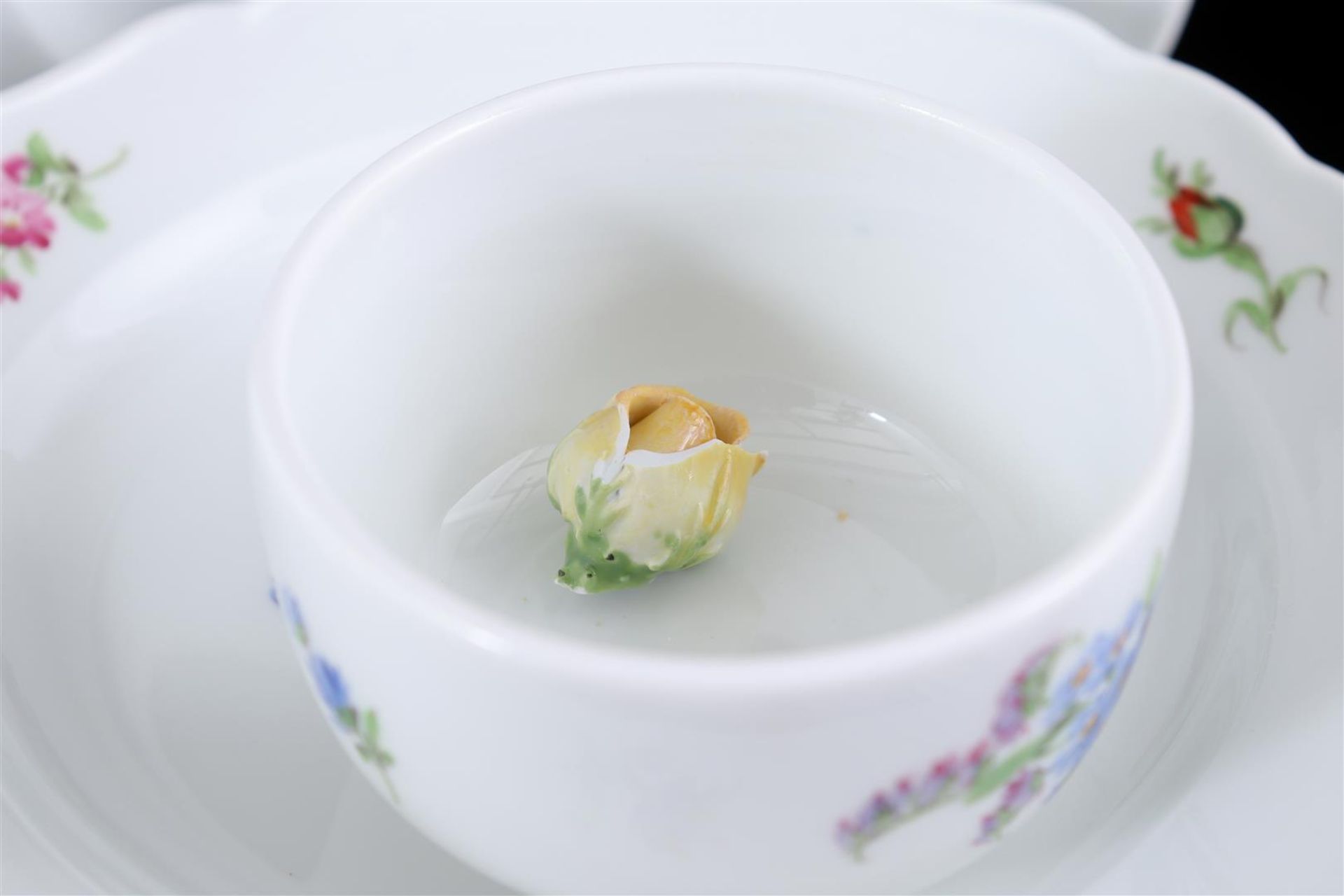 Meissen porcelain crockery - Image 5 of 6