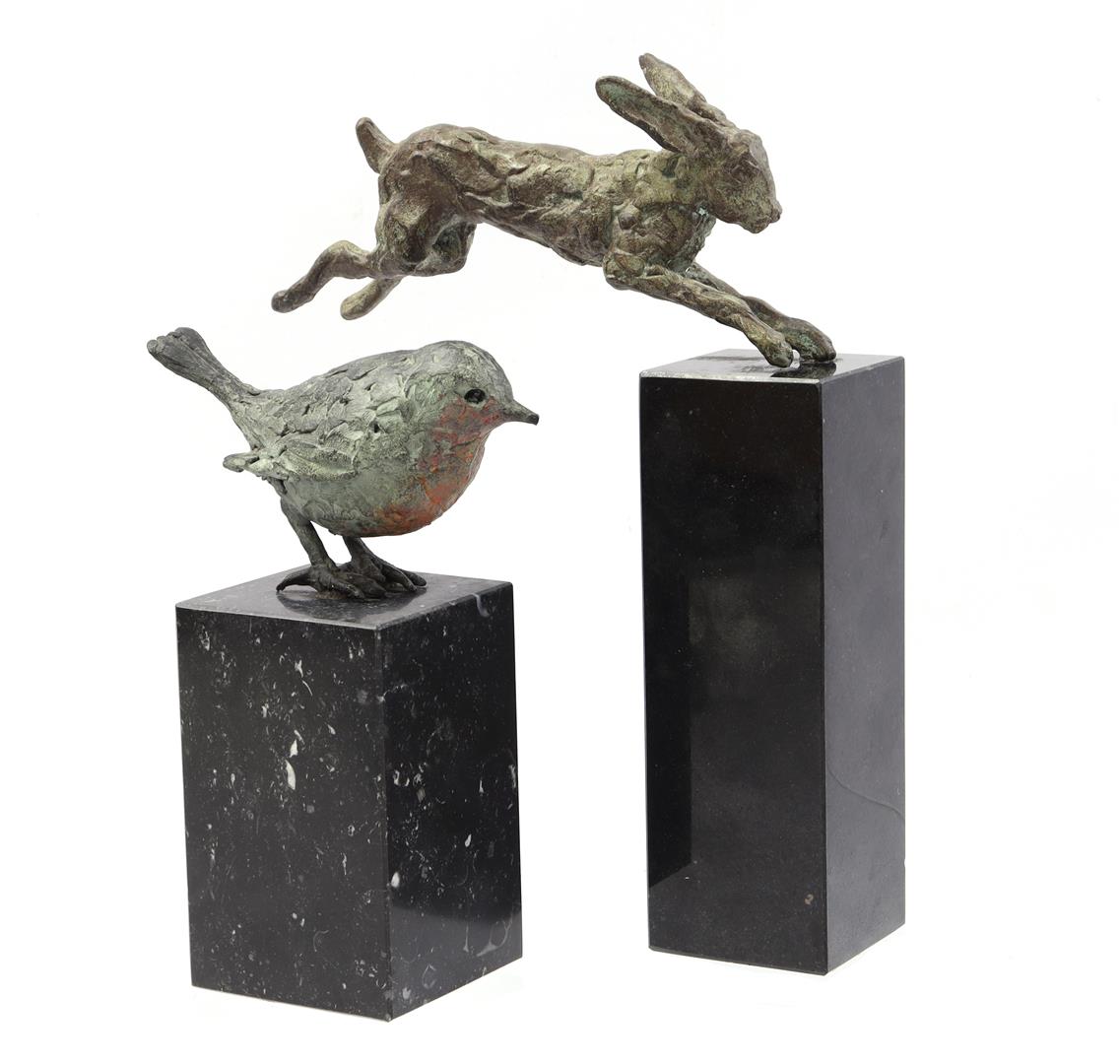 Bronze statue of a robin