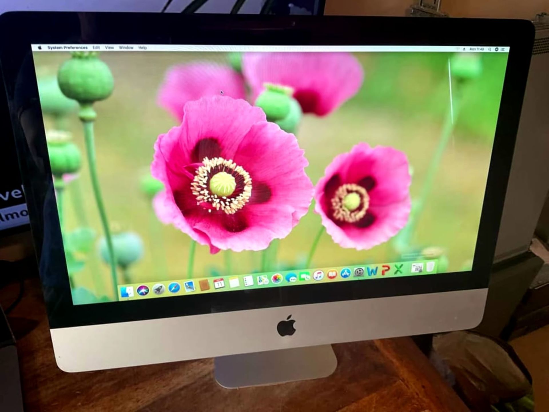 APPLE IMAC 21.5'' Core i3 8GB 500GB Radeon 5670. Complete Reset With Mac OS X, And 2017 Microsoft - Image 2 of 2