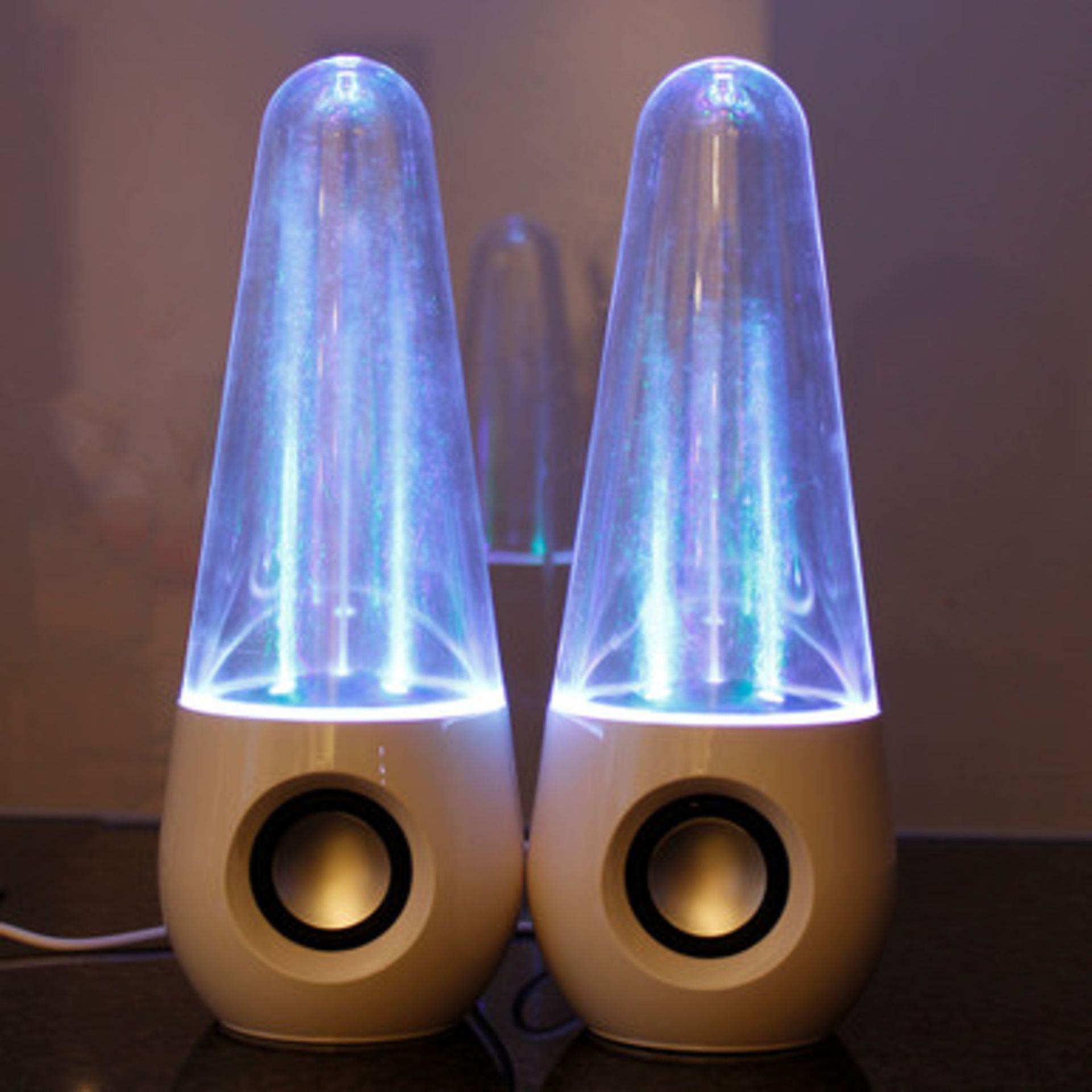 X 3 He Wireless Light Show Water Speakers RRP £25 Each