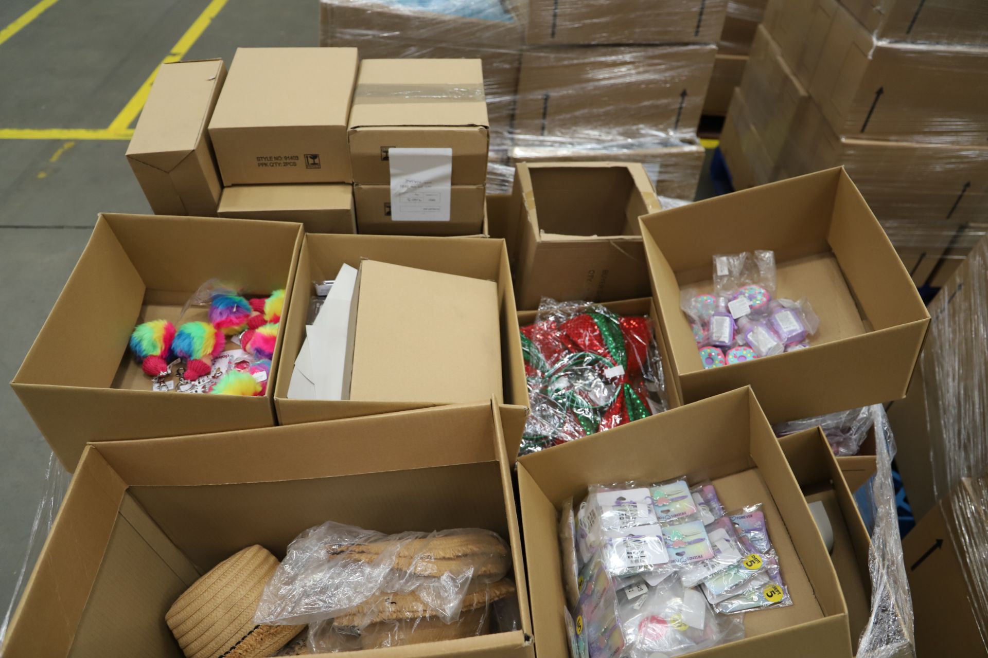 1 x Mixed pallet = approx 30 boxes of Claire's Accessories Grade A stock. - Image 2 of 2