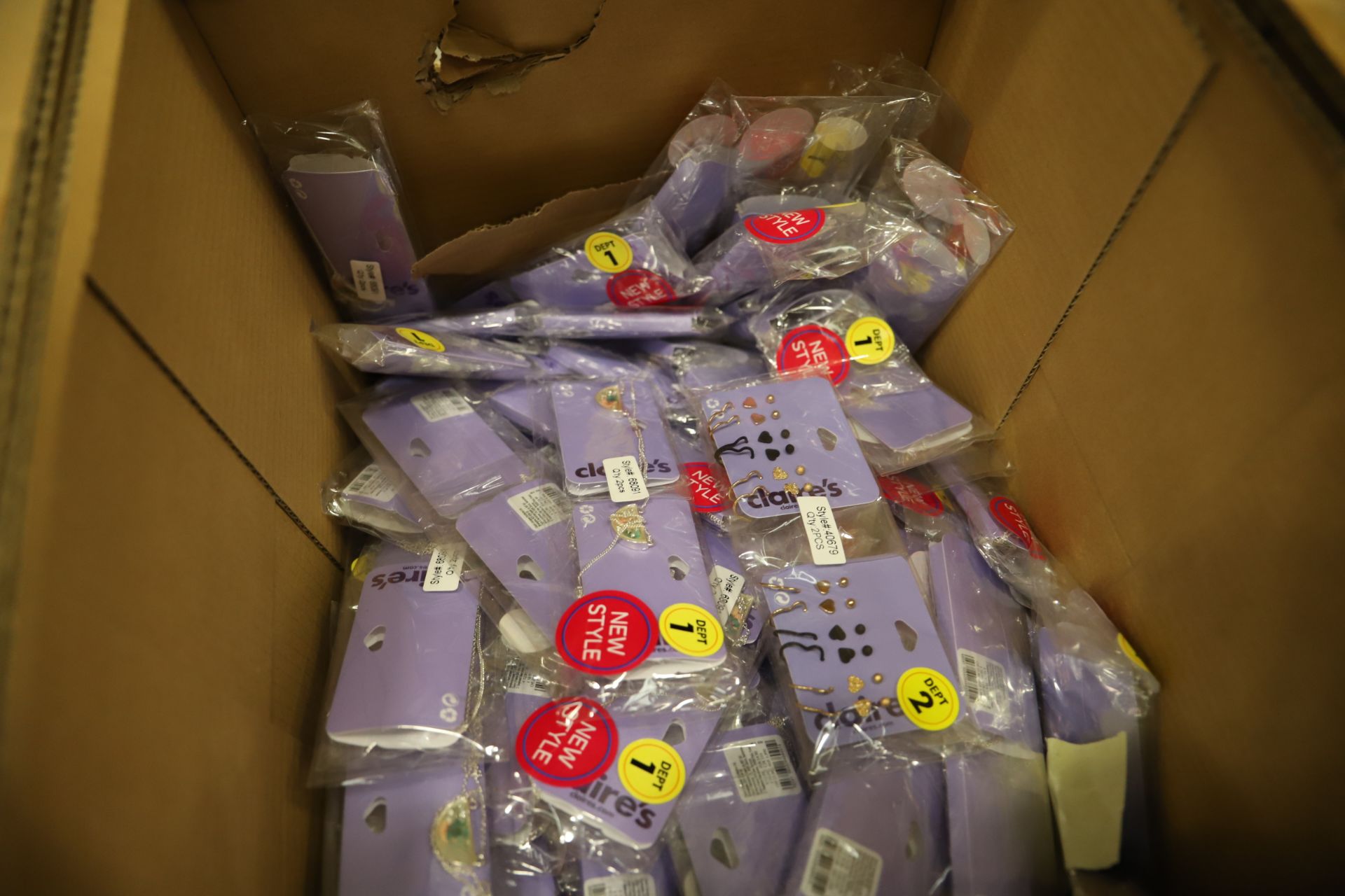 1 x Mixed pallet = approx 18 boxes of Claire's Accessories Grade A stock. - Image 2 of 3