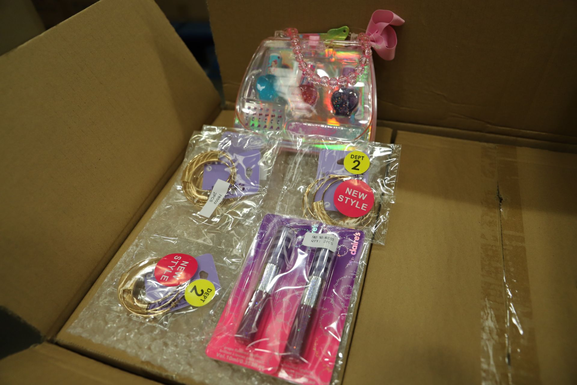 1 x Mixed pallet = approx 24 boxes of Claire's Accessories Grade A stock.