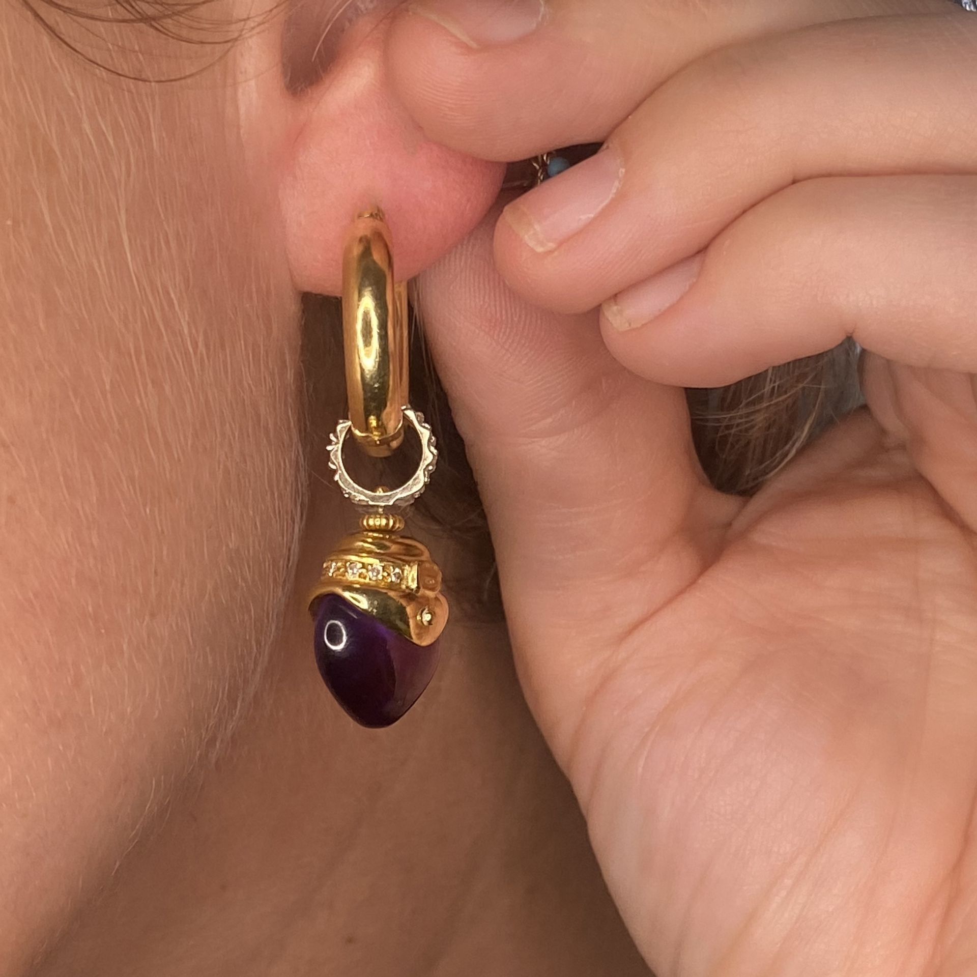 A pair of 18ct gold convertible amethyst earrings, comprising a heart-shaped amethyst cabochon dr... - Image 3 of 3