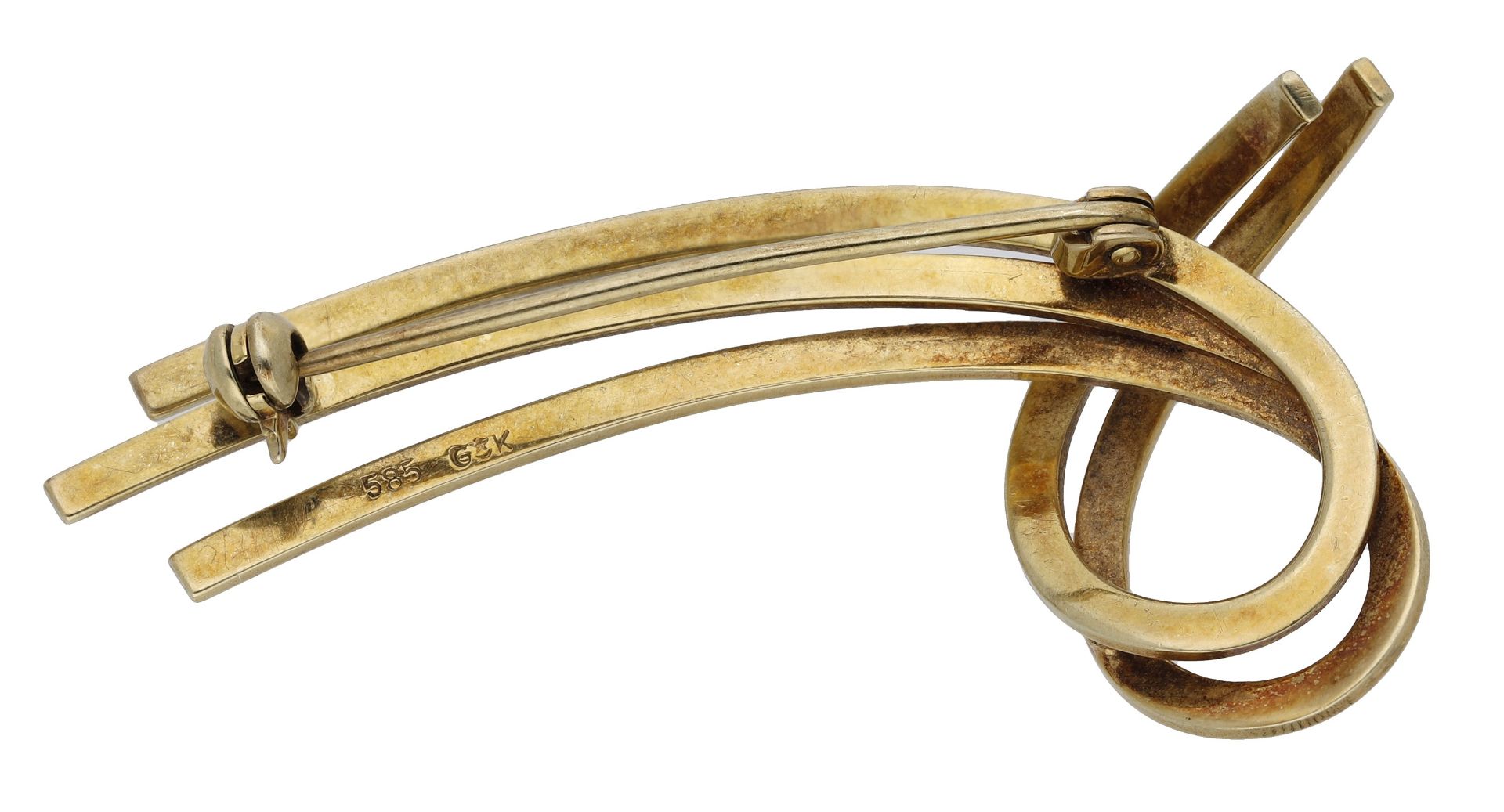 A stylised ribbon scroll brooch, with polished finish, stamped â€˜585â€™, length 49mm. Â£120-Â£150 - Image 2 of 3