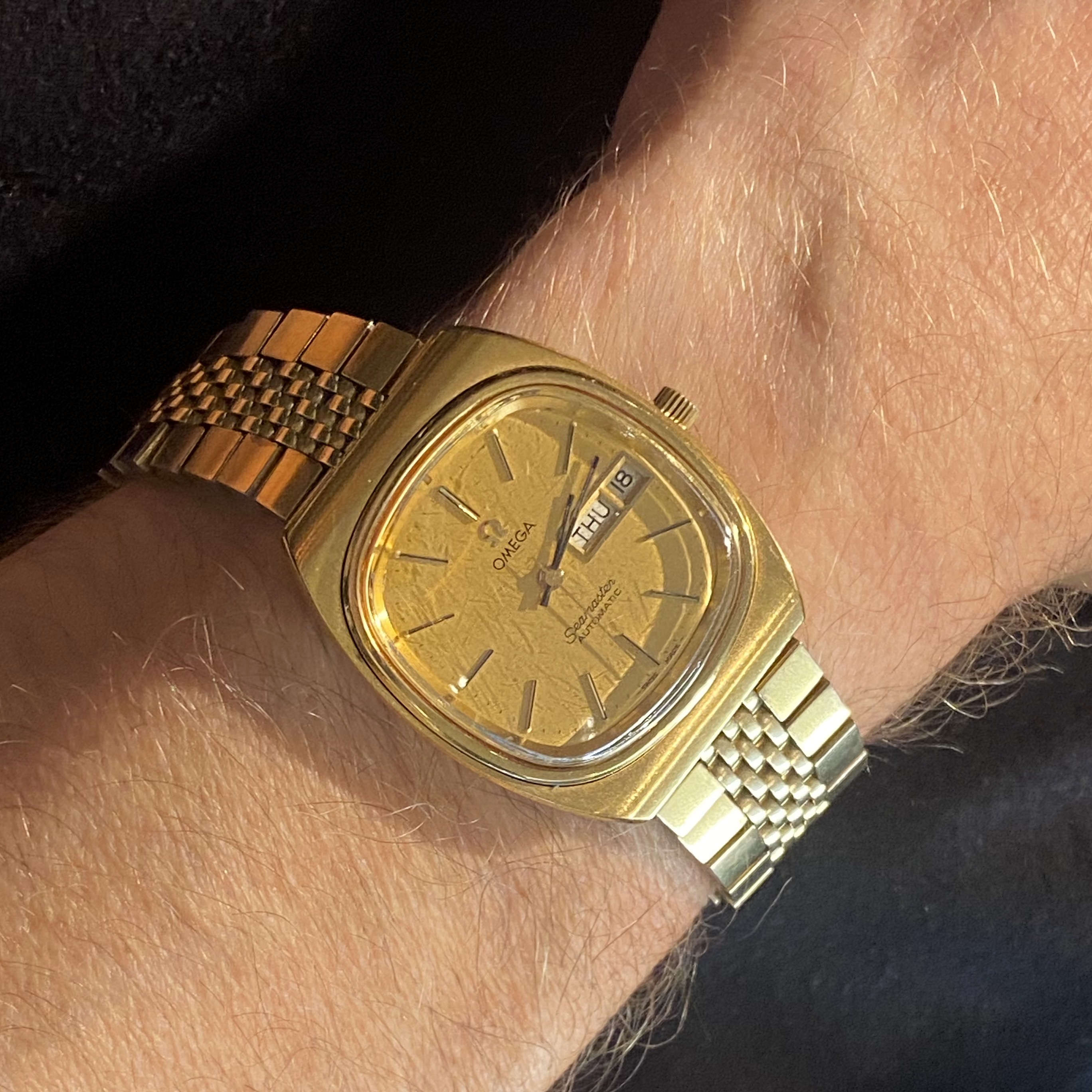 Omega. A gold plated tonneau-form automatic wristwatch with day, date and bracelet, Seamaster, ci... - Image 5 of 6