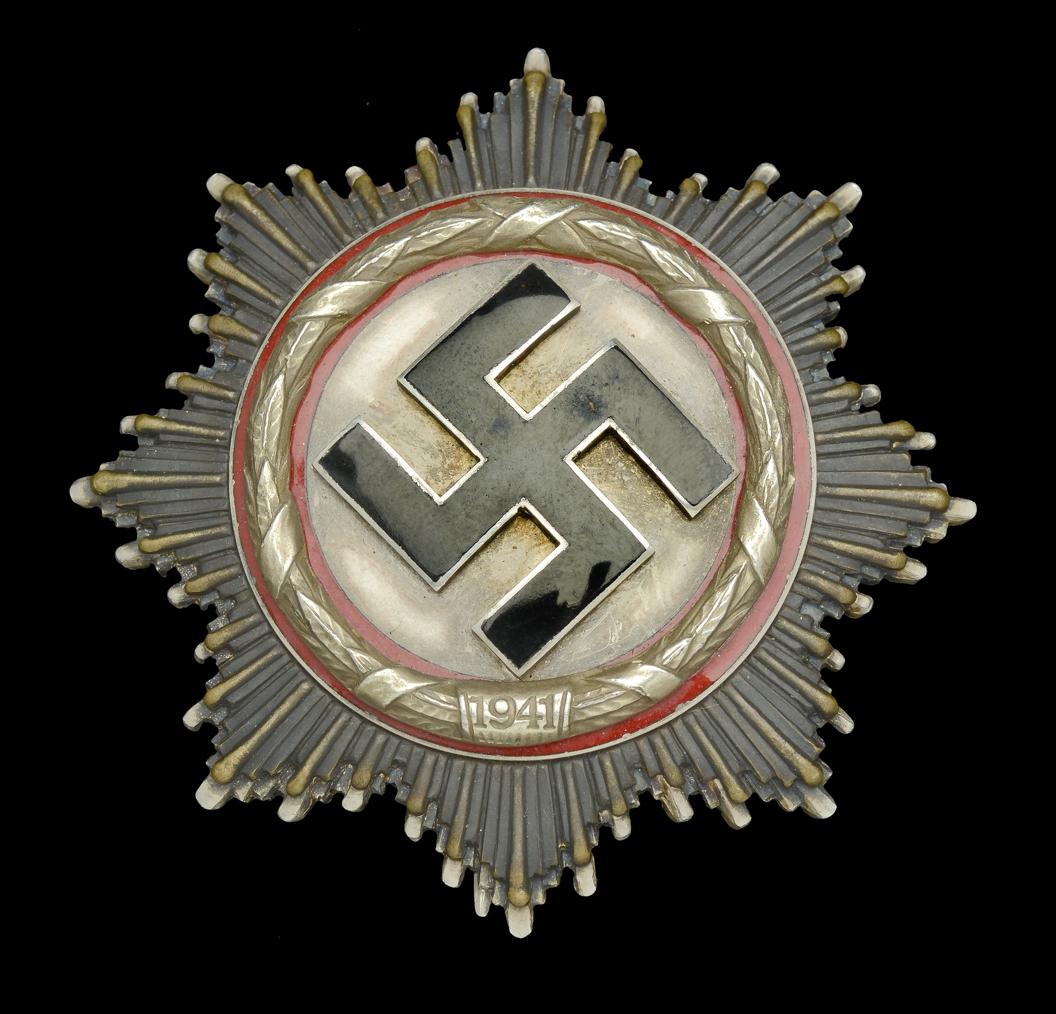 A German Second World War German Cross in Silver. A Superb quality convex shaped Deschler &...