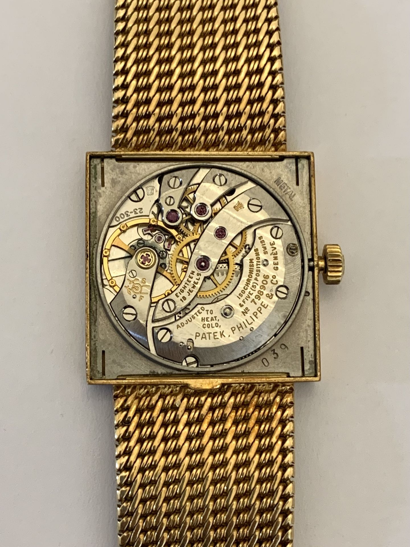 Patek Philippe. A gold square bracelet watch with textured dial, Ref. 3430-12, circa 1965.... - Image 6 of 7