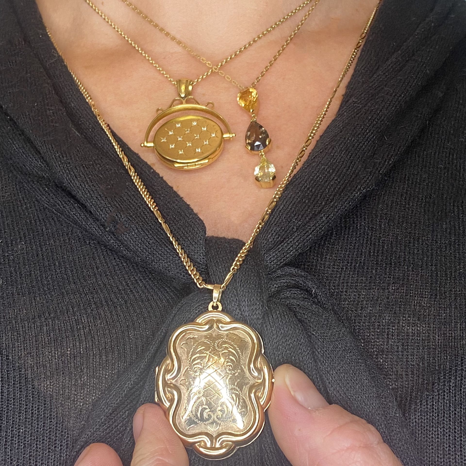 Two gold lockets and a gem-set pendant, comprising a 9ct gold locket with scroll outline and... - Image 4 of 4