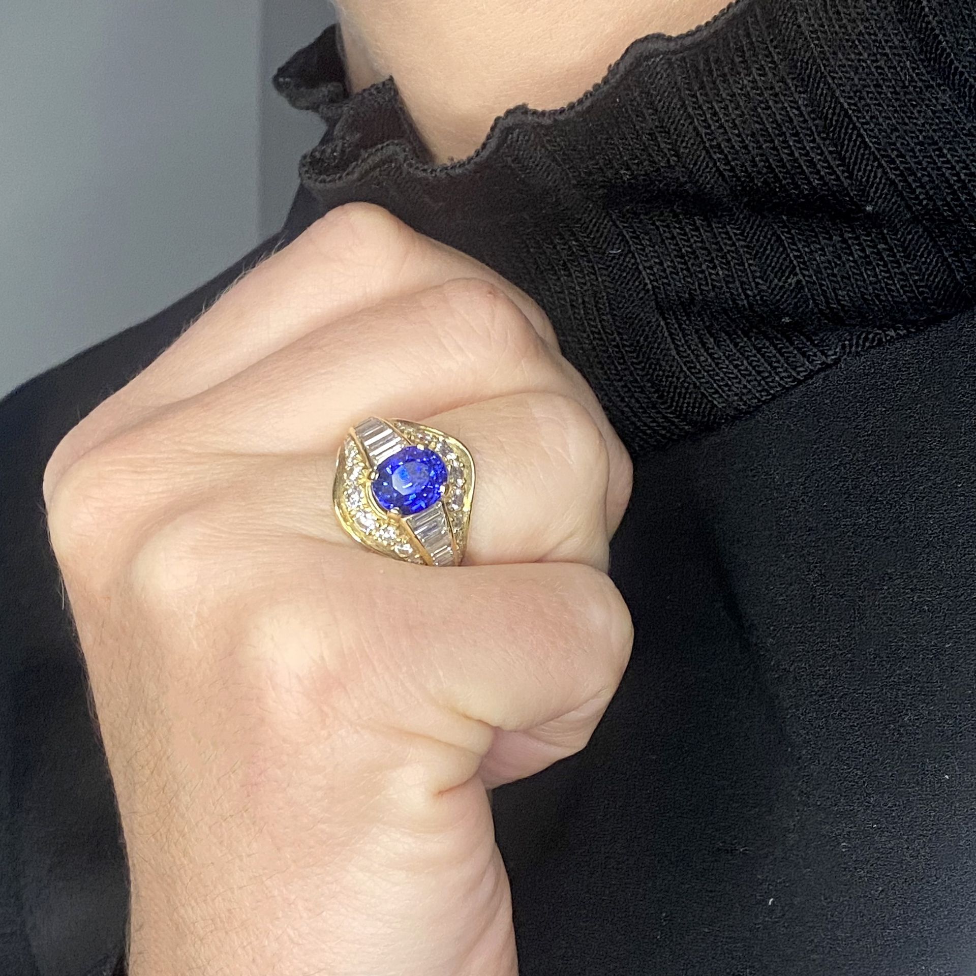 A sapphire and diamond dress ring, the bombÃ© style mount vari-set with a graduated brilliant... - Image 3 of 3