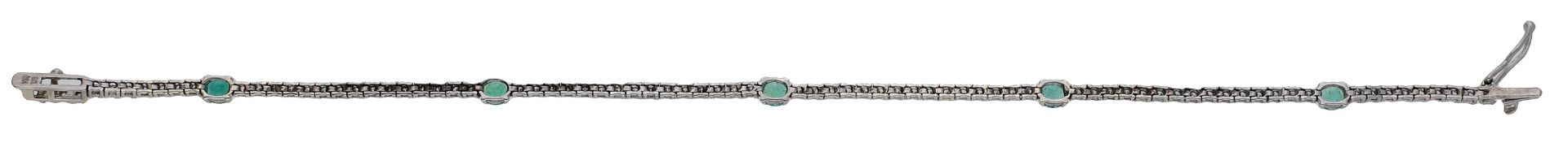 A diamond and emerald line bracelet, composed of a series of brilliant-cut diamonds spaced b... - Image 2 of 3