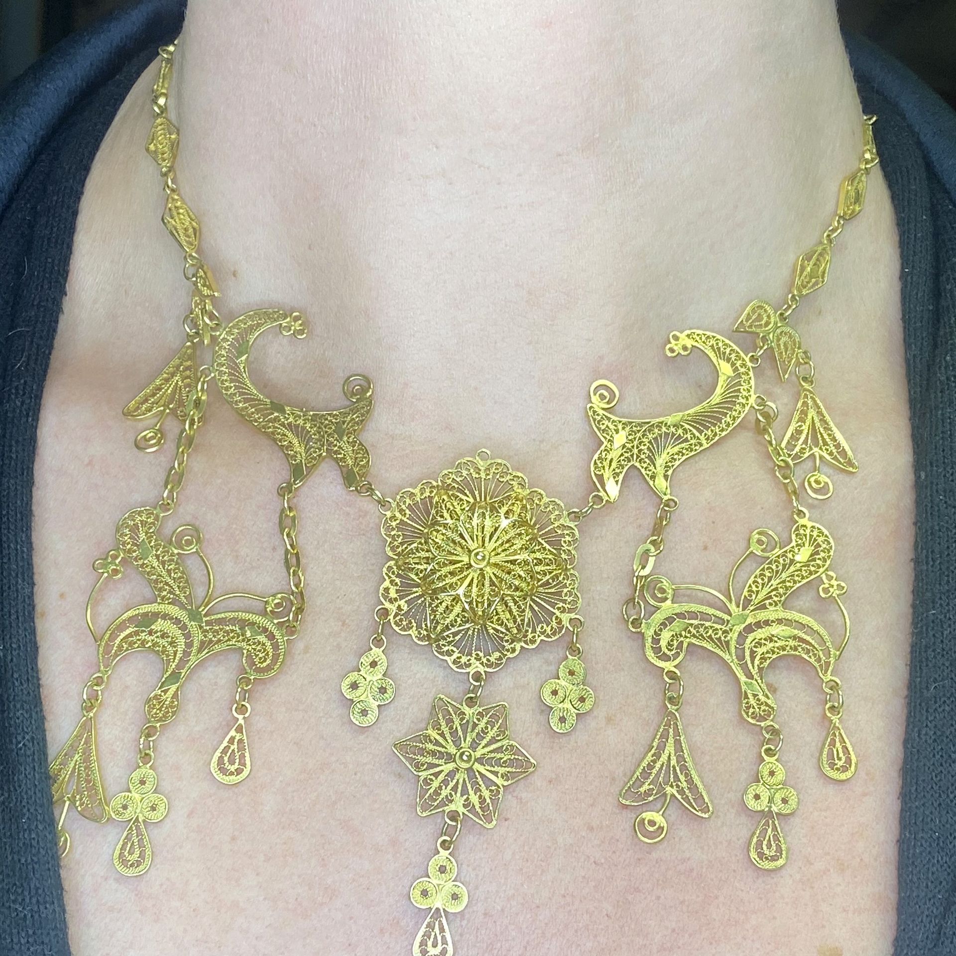 A Middle Eastern gold filigree necklace, with crescent, star and fringe decoration, to a hoo... - Image 3 of 3