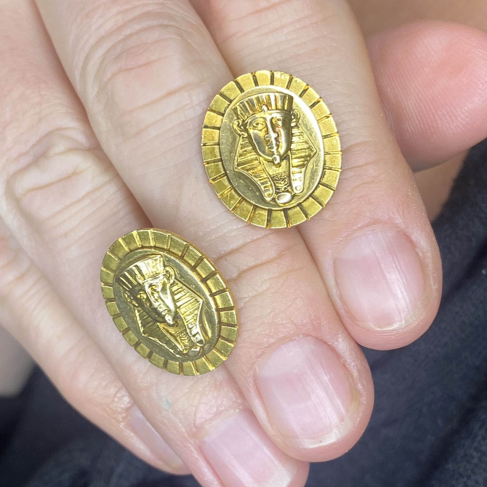 A pair of novelty cufflinks, the oval panels modelled as the mask of Tutankhamun, to figure-... - Image 3 of 3