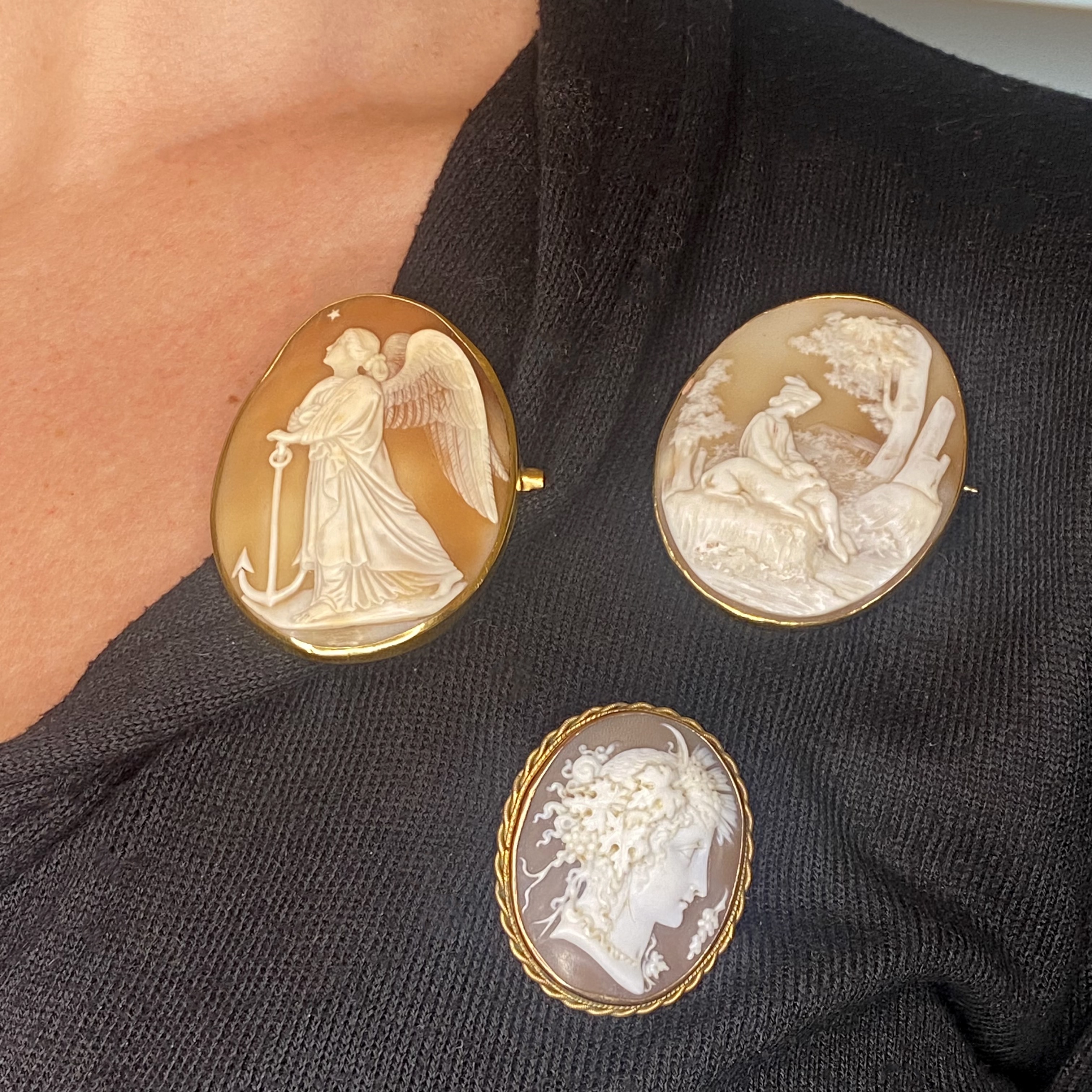 Three 19th century shell cameo brooches, to include an oval example carved to depict the Ang... - Image 3 of 3