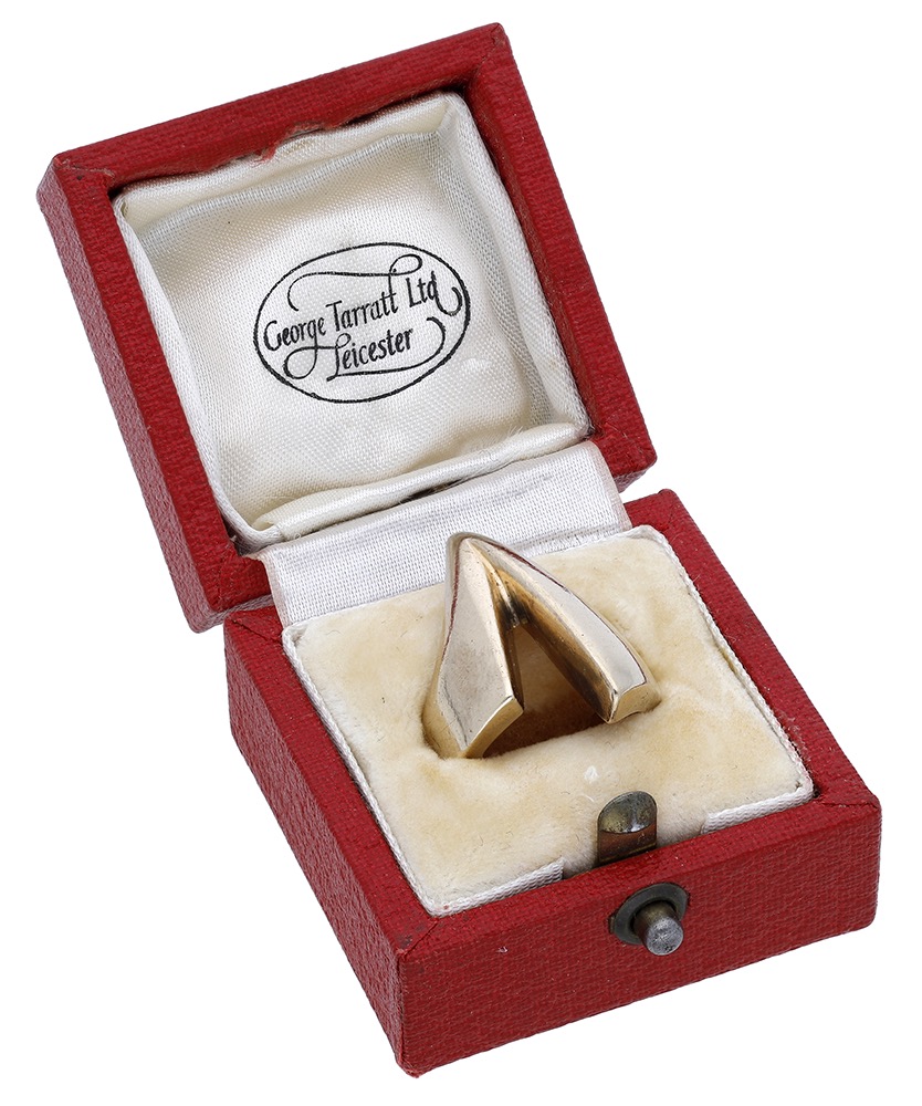 A gold dress ring by George Tarratt Ltd., 1964, the polished zig-zag in 9ct gold, maker's ma...