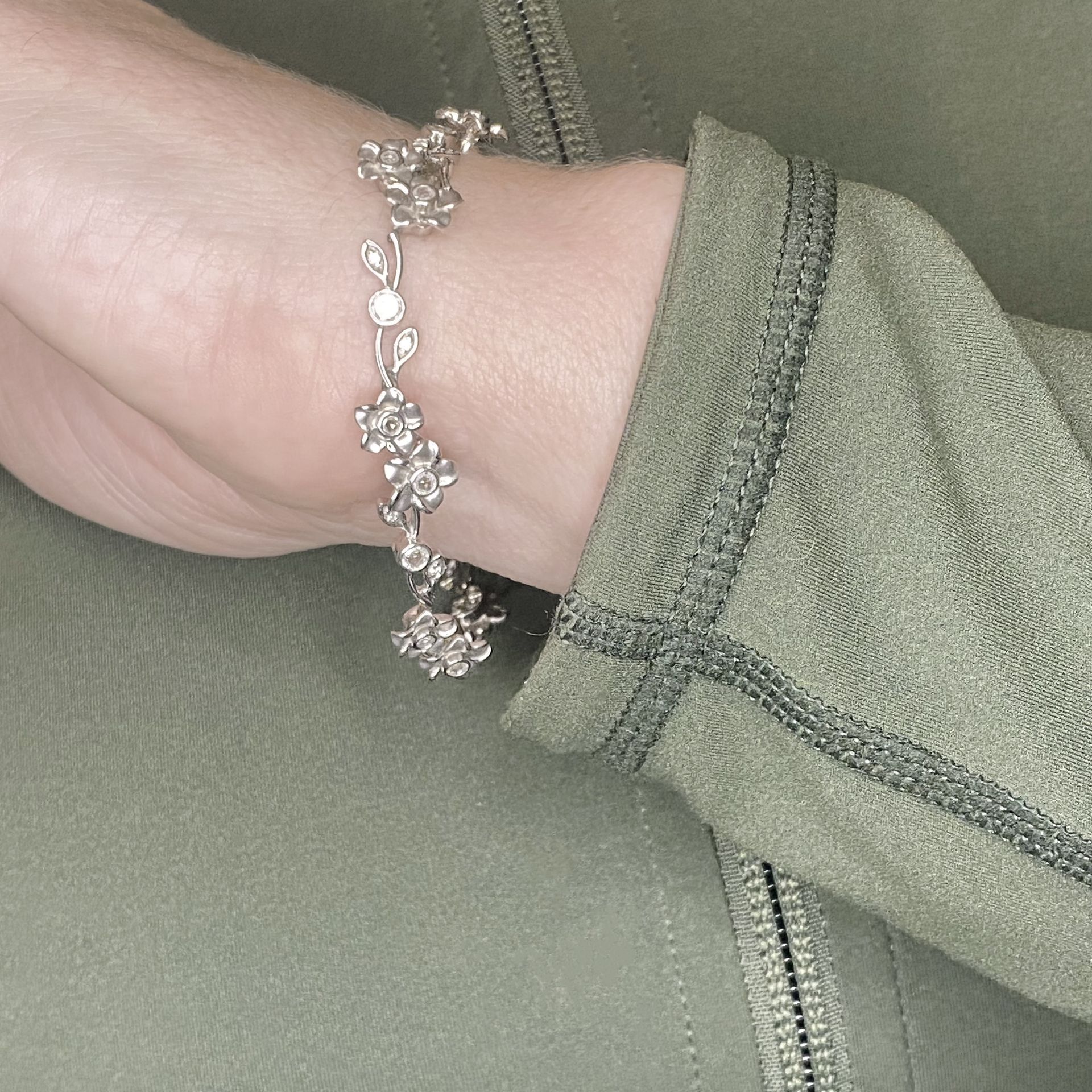 An 18ct white gold and diamond flowerhead bracelet, the diamond-set flowerhead duos spaced b... - Image 3 of 3