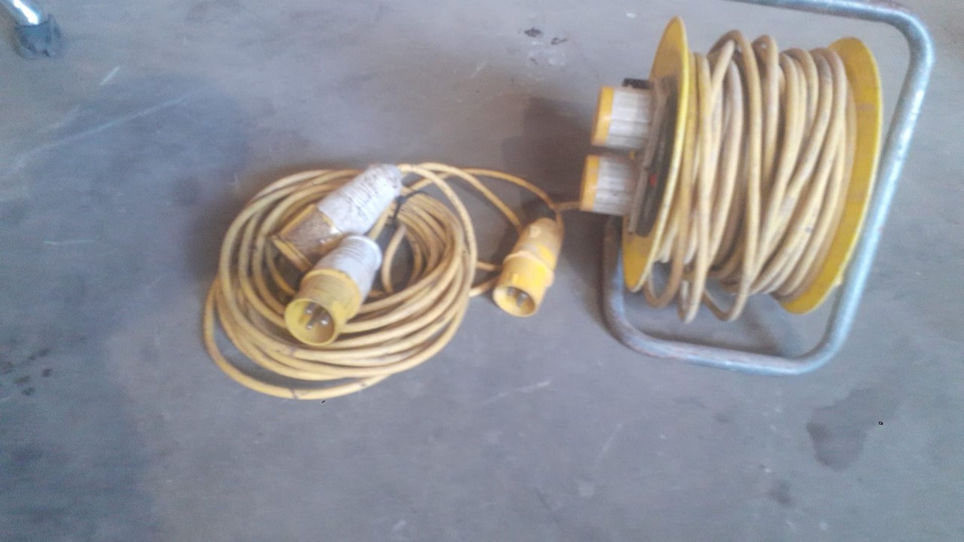 110v Cable + 25m Reel - Image 2 of 2