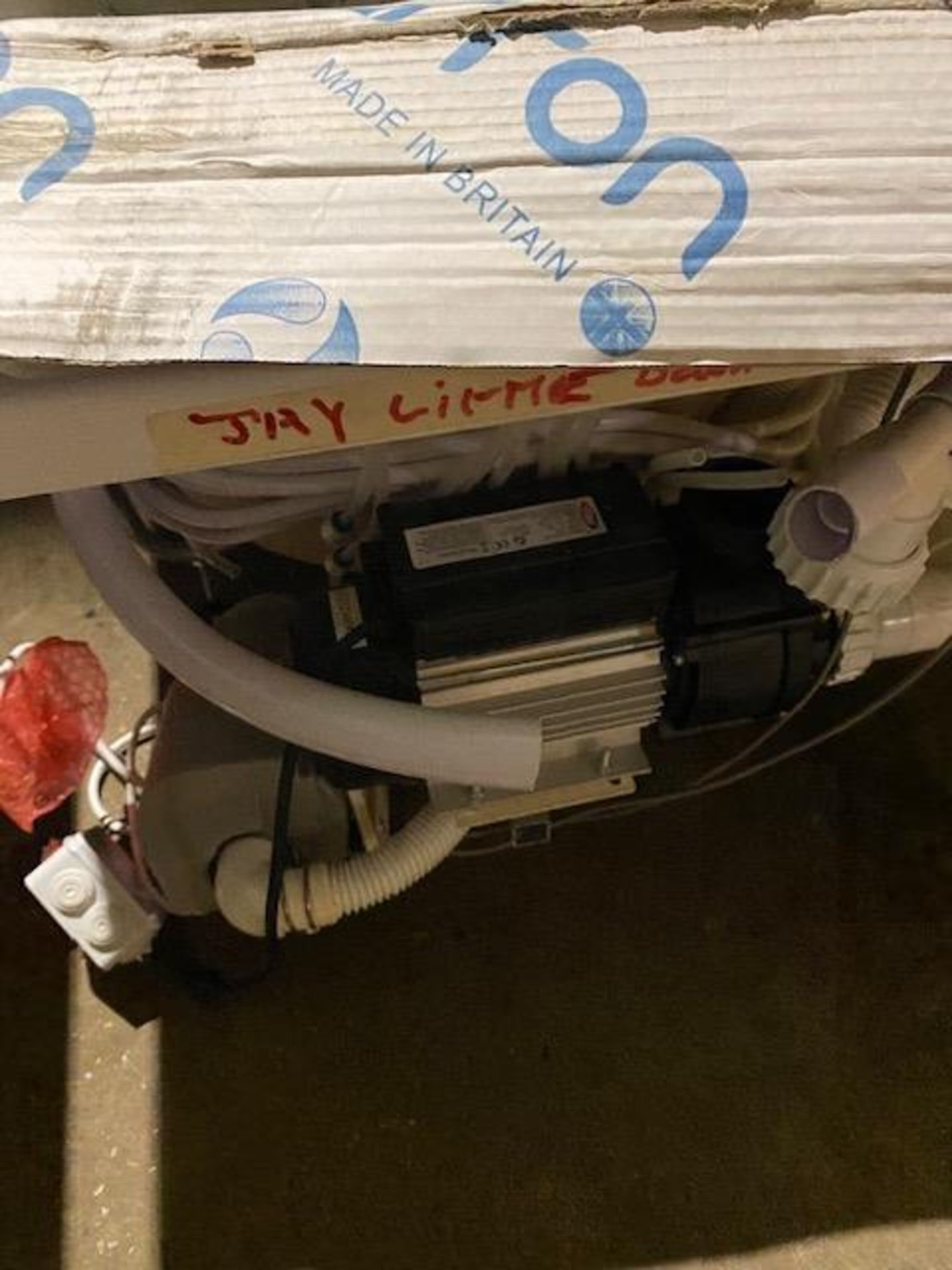 Bathtub with Jetta pump and fittings - Image 2 of 2