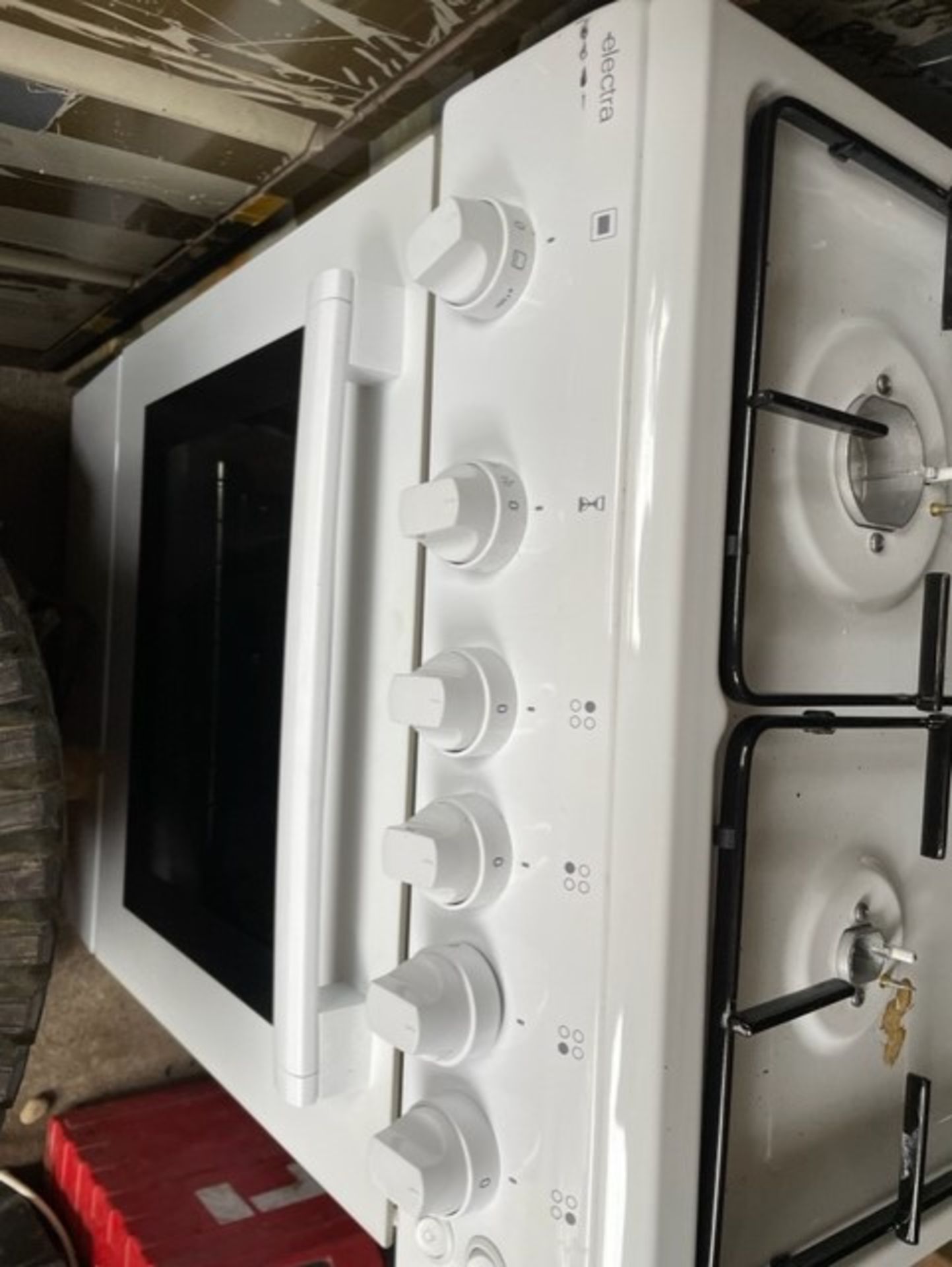 Gas cooker nearly new all bits are inside oven - Image 3 of 3