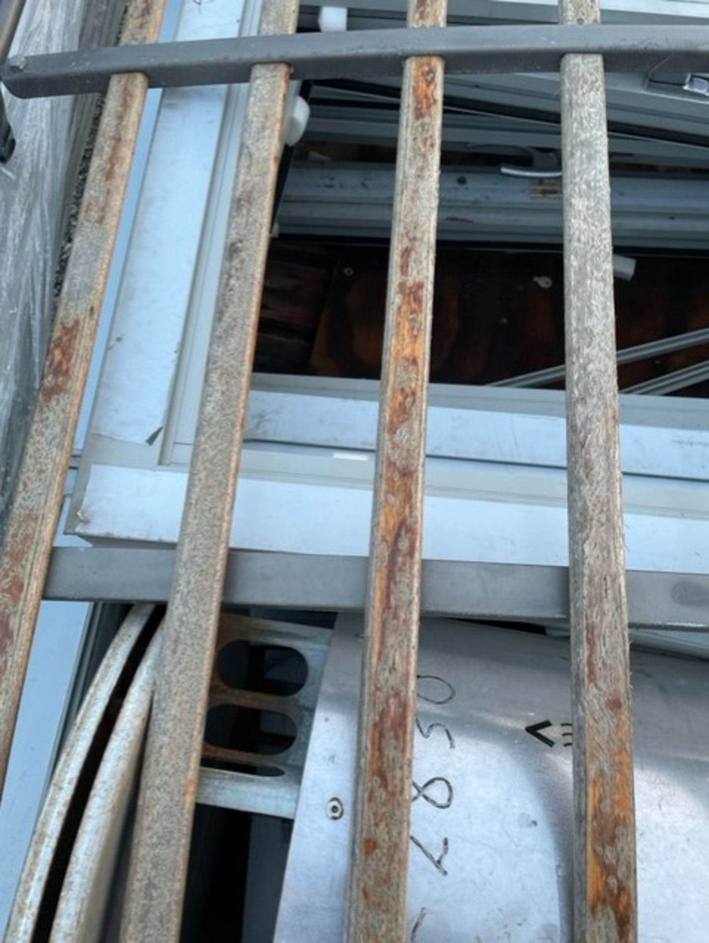 Mixed pallet of 1 vw camper van roof rack old type van , 2 very expensive purpose built aluminium - Image 6 of 10