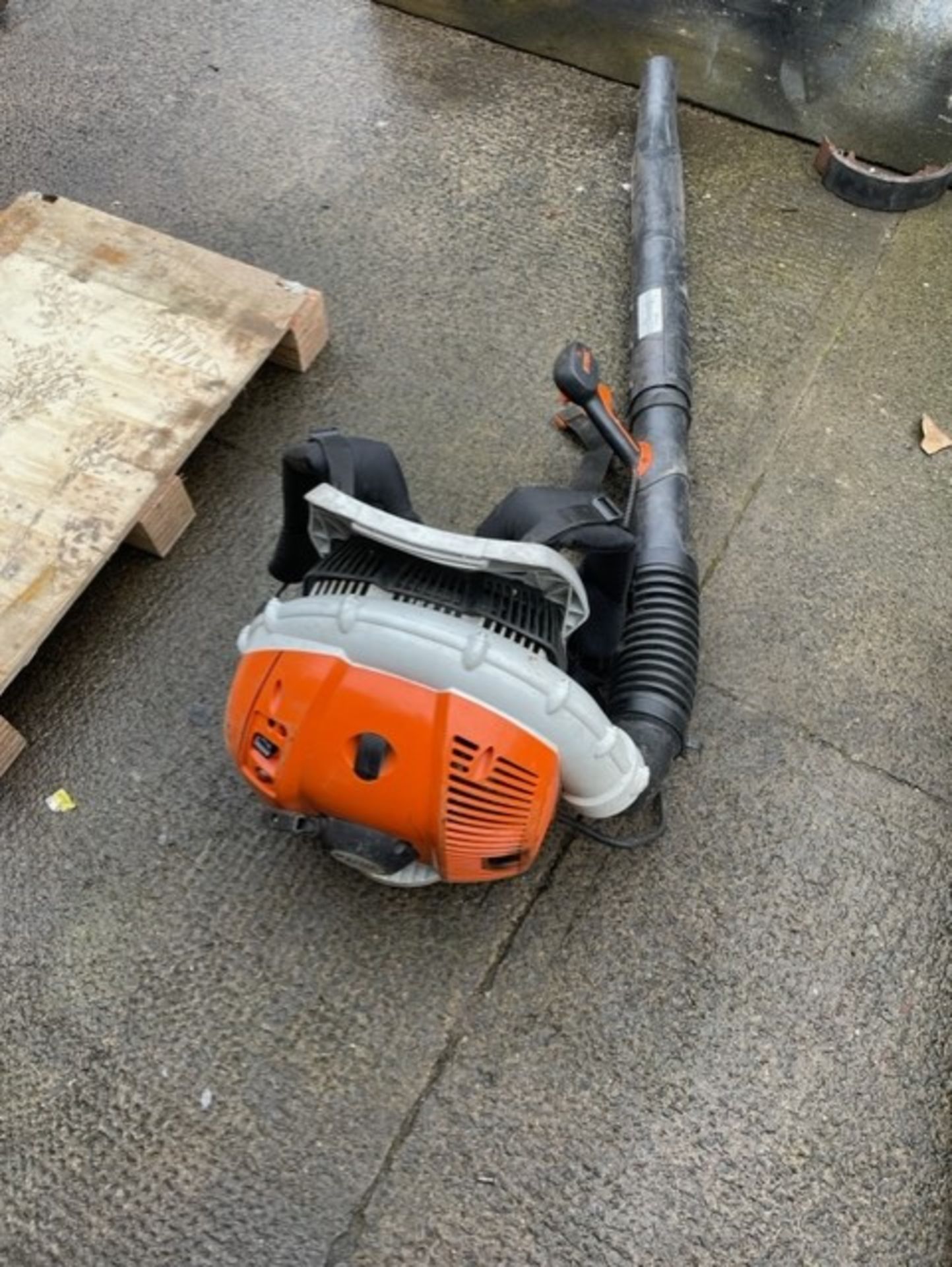 Stihl br600 back pack blower in good condition 2020 model - Image 2 of 4