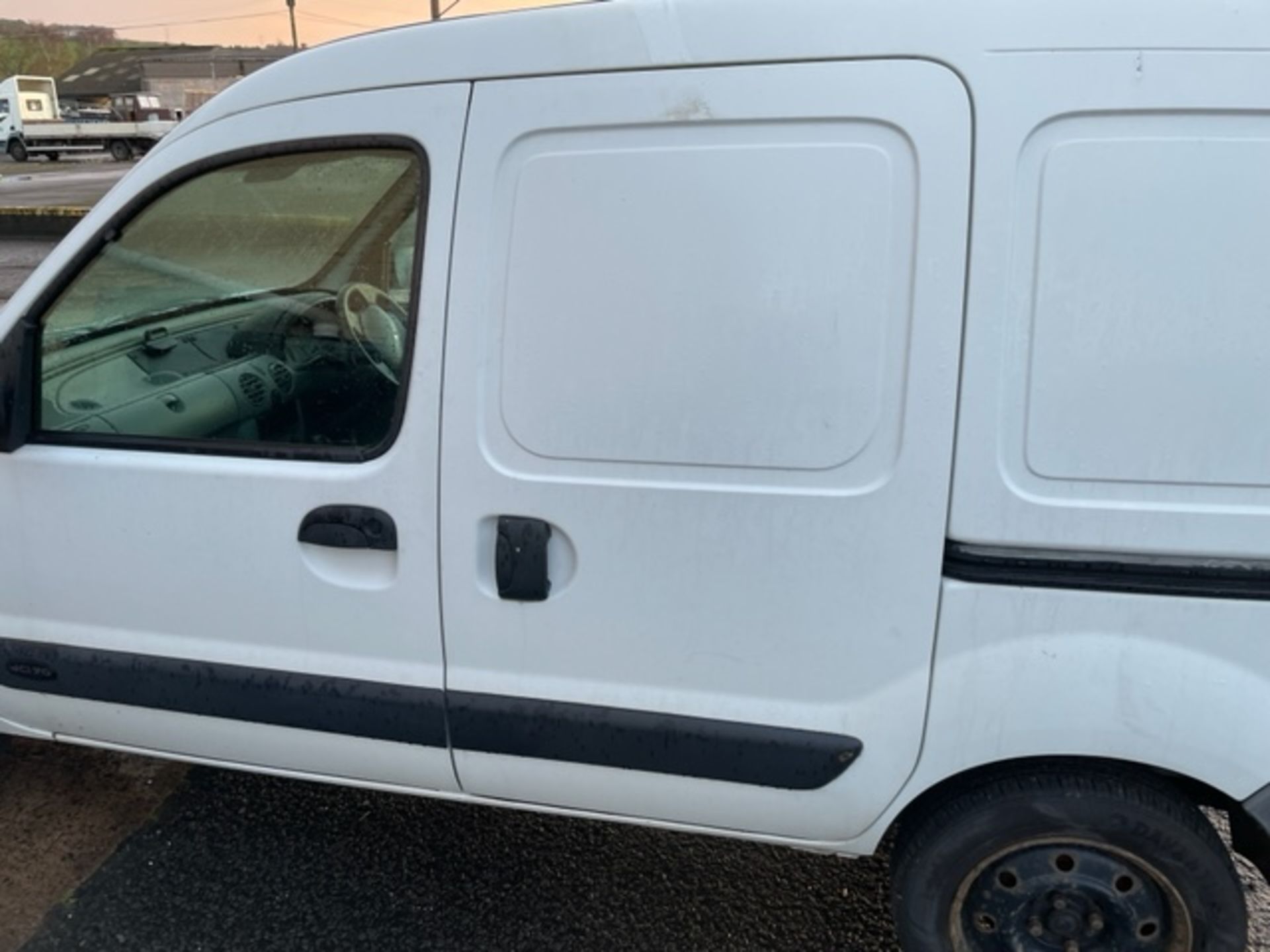 Renault kangoo good little van tested 150k miles nothing wrong with it clean straight little van - Image 4 of 9