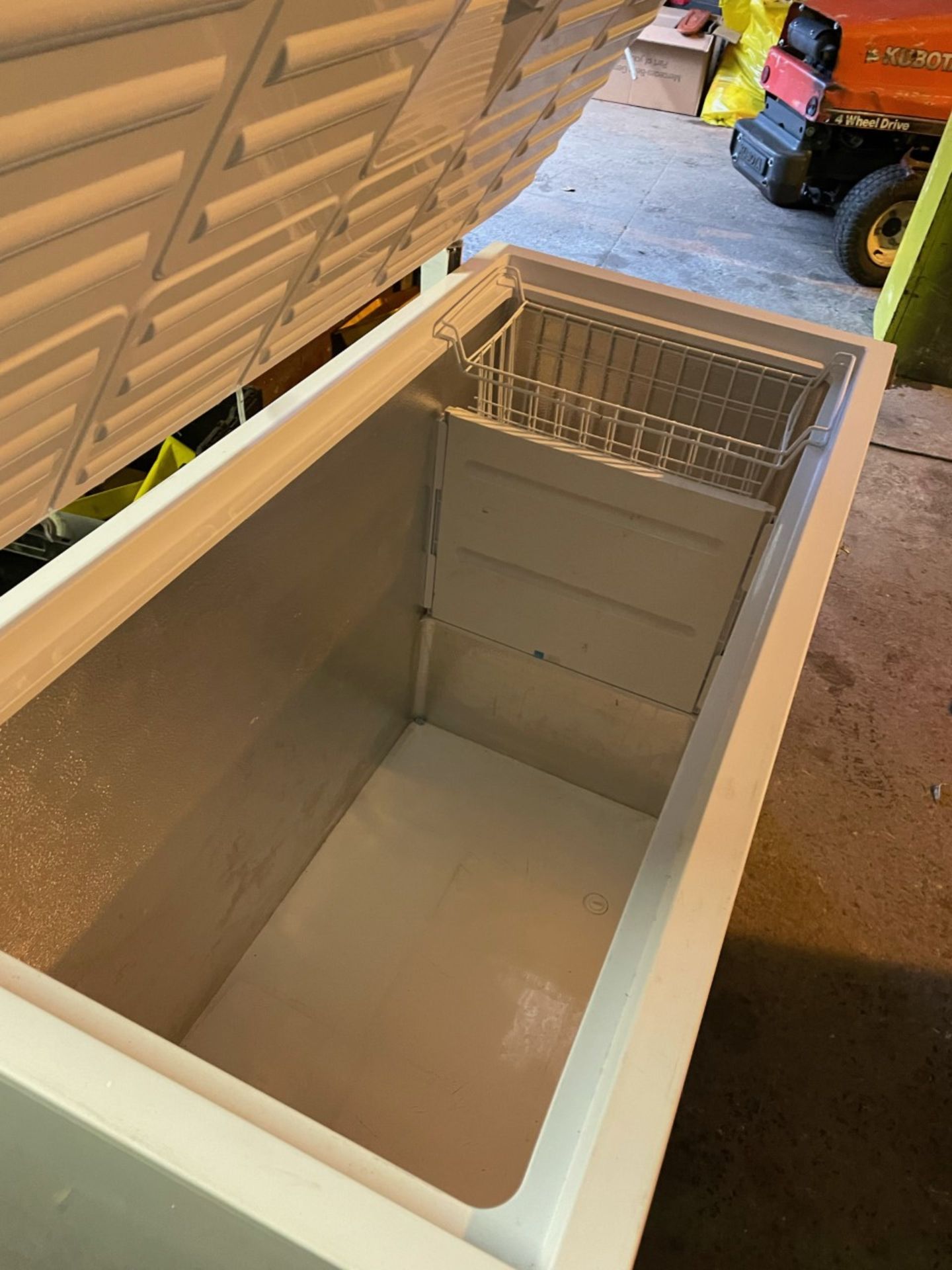 C pentane chest freezer in good condition - Image 2 of 2