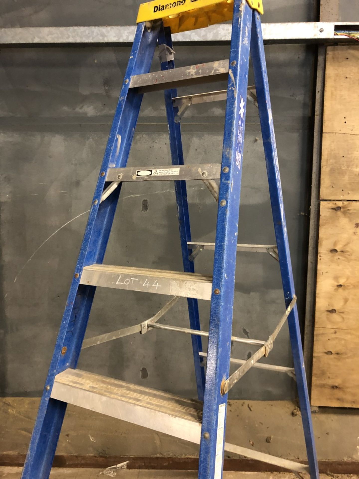 Fibreglass Step Ladder - Image 2 of 2