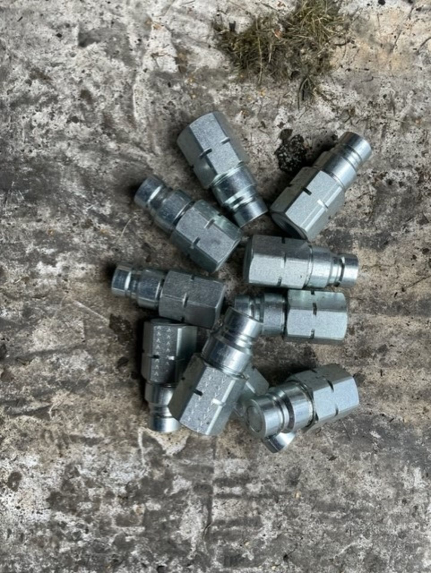 10 number couplings all brand new screw on male ends - Image 2 of 2