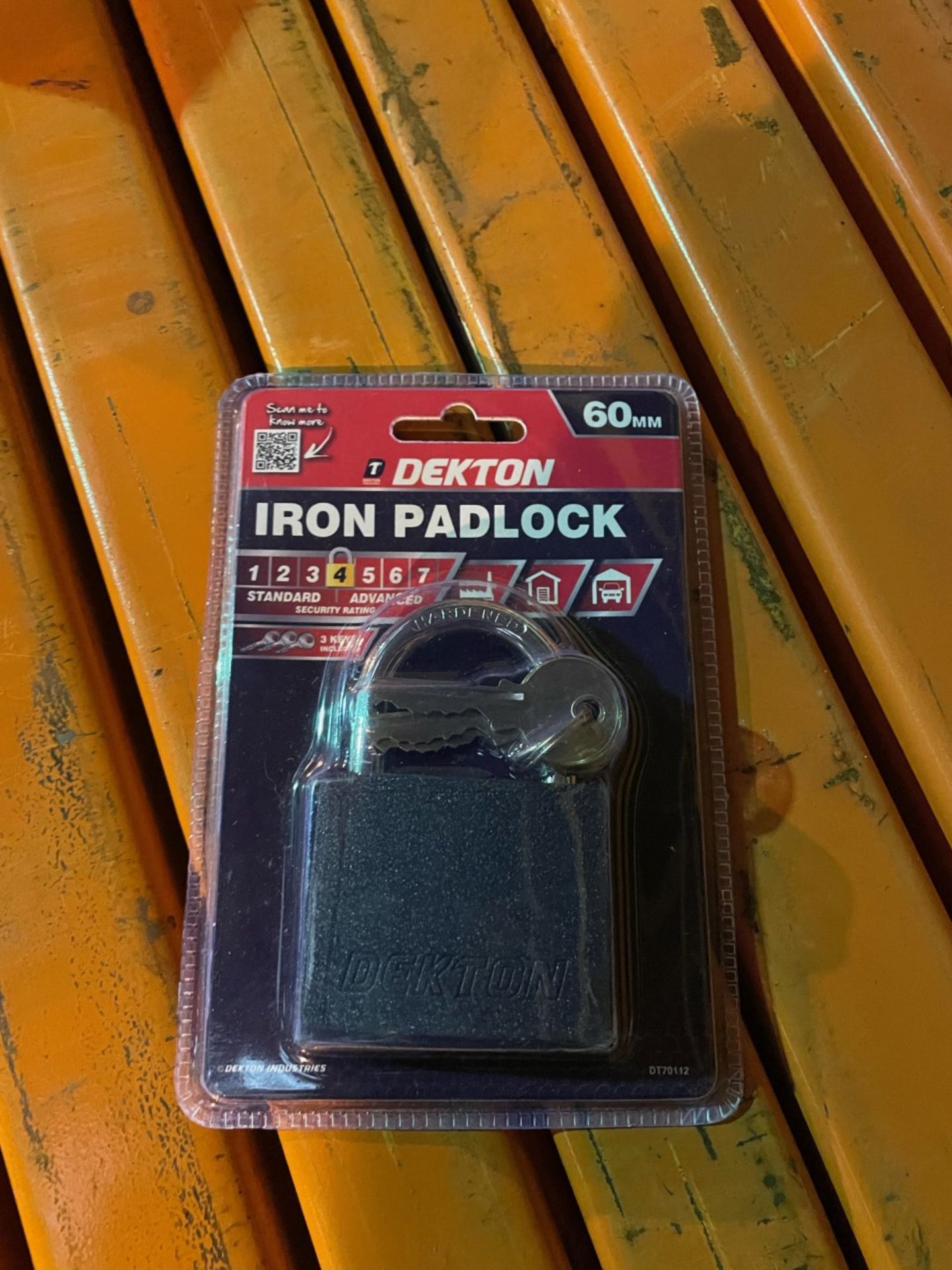 Dekton iron padlock. New in packaging