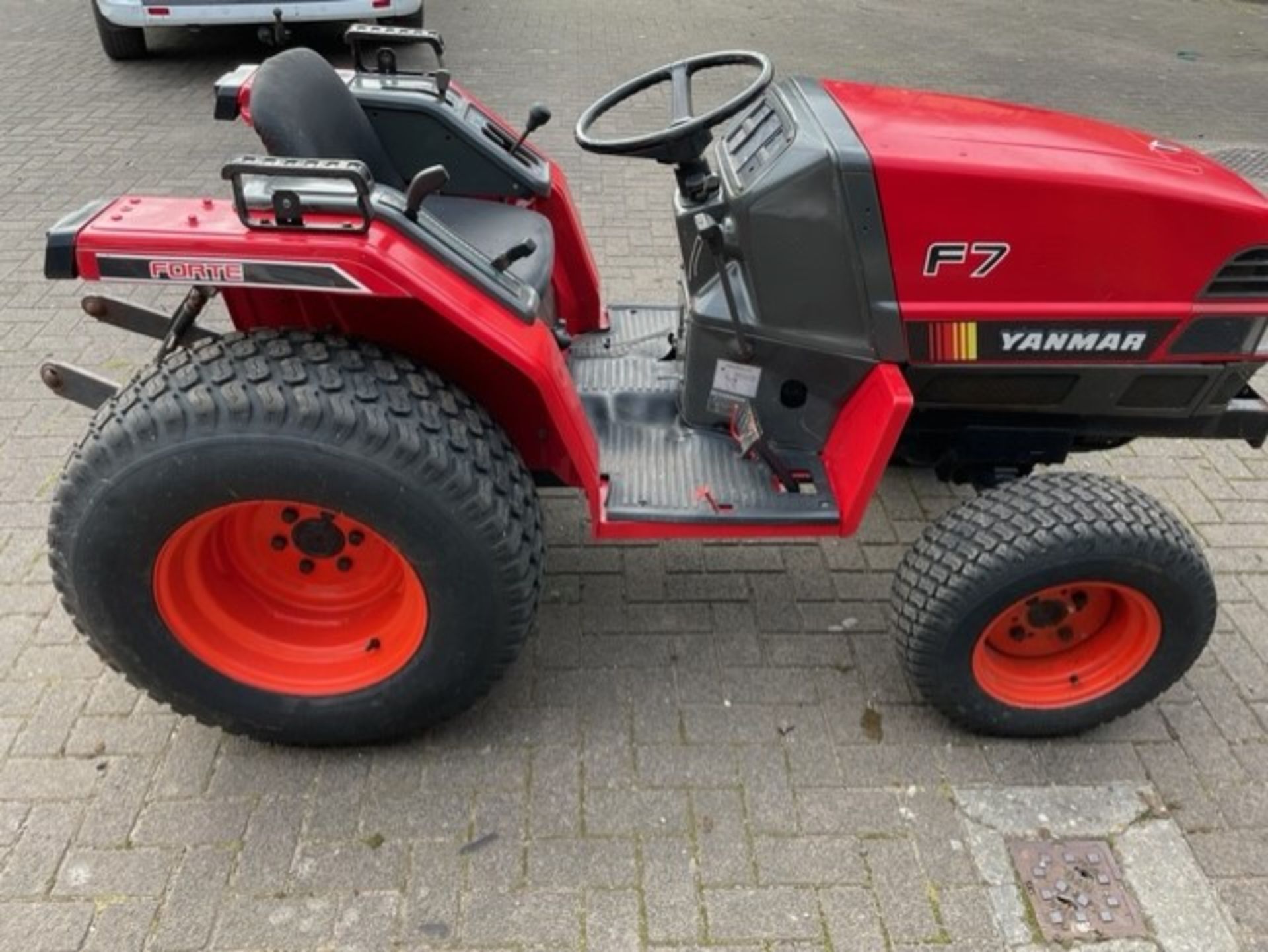 yanmar 22 horse tractor 1200 hours in full working order video can be sent to serious bidders - Image 4 of 7