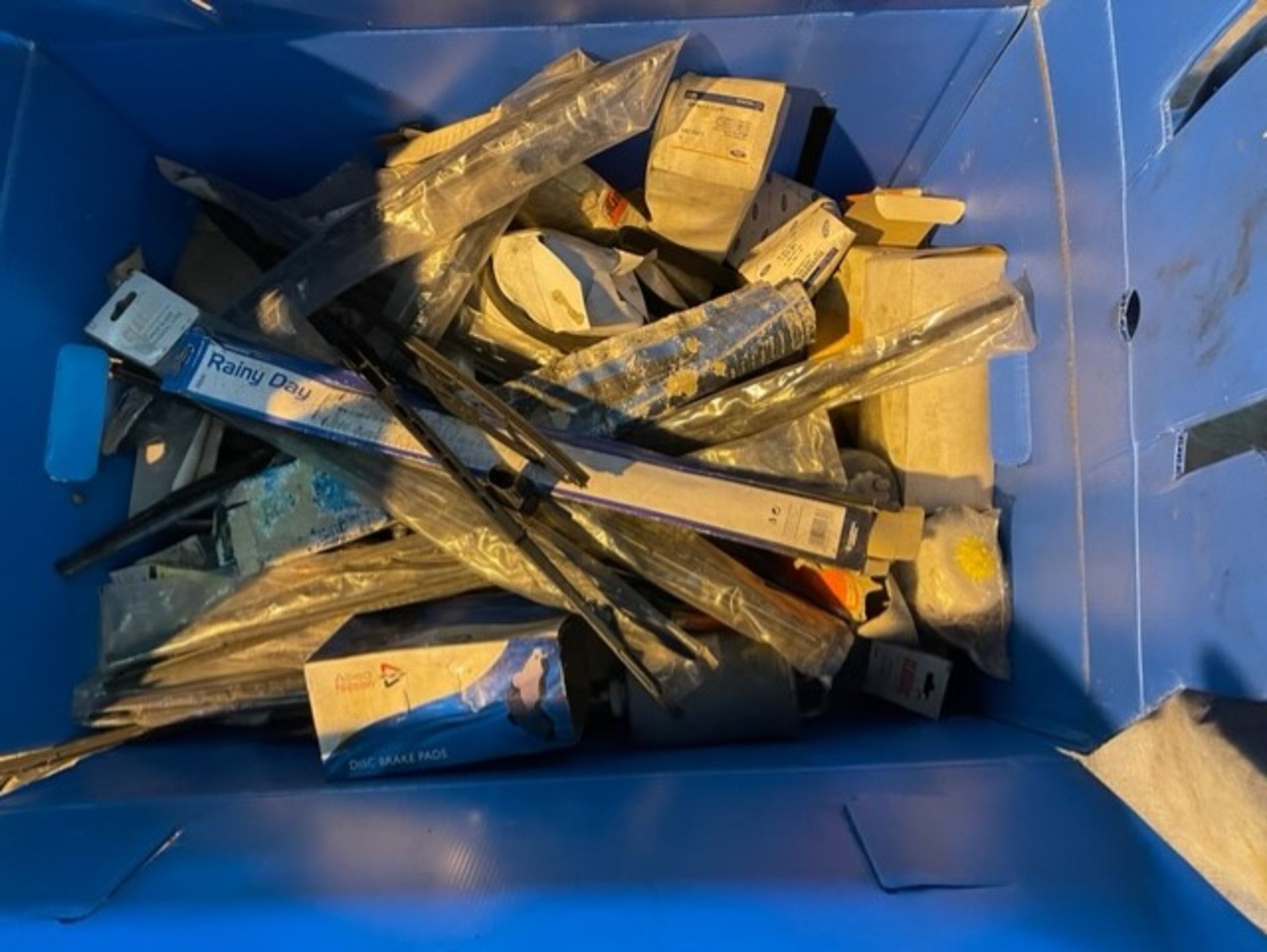 Box of car parts - Image 4 of 4