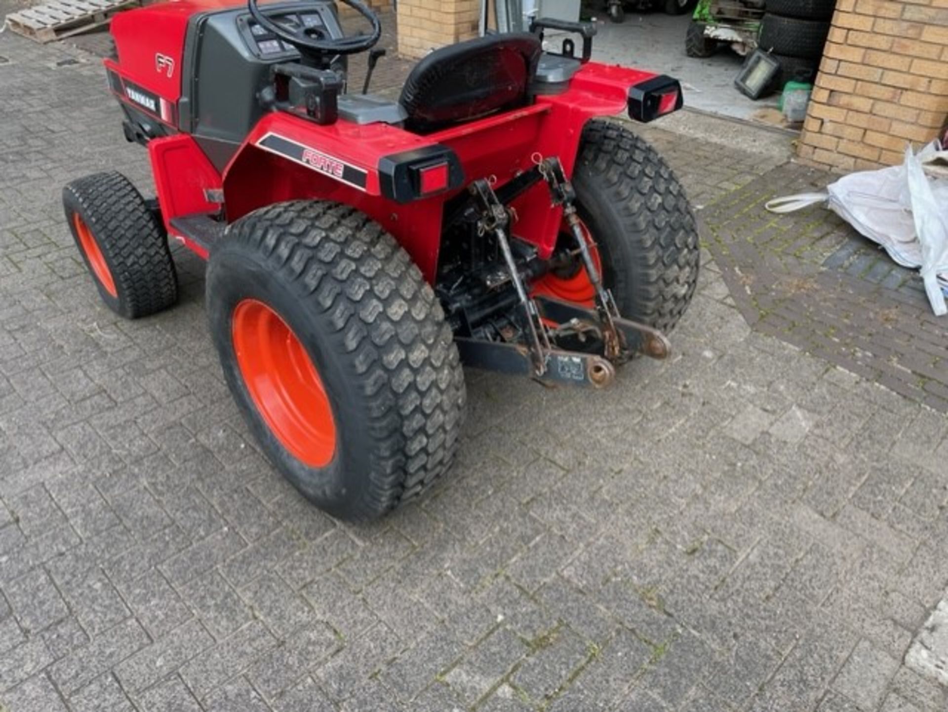 yanmar 22 horse tractor 1200 hours in full working order video can be sent to serious bidders - Image 2 of 7