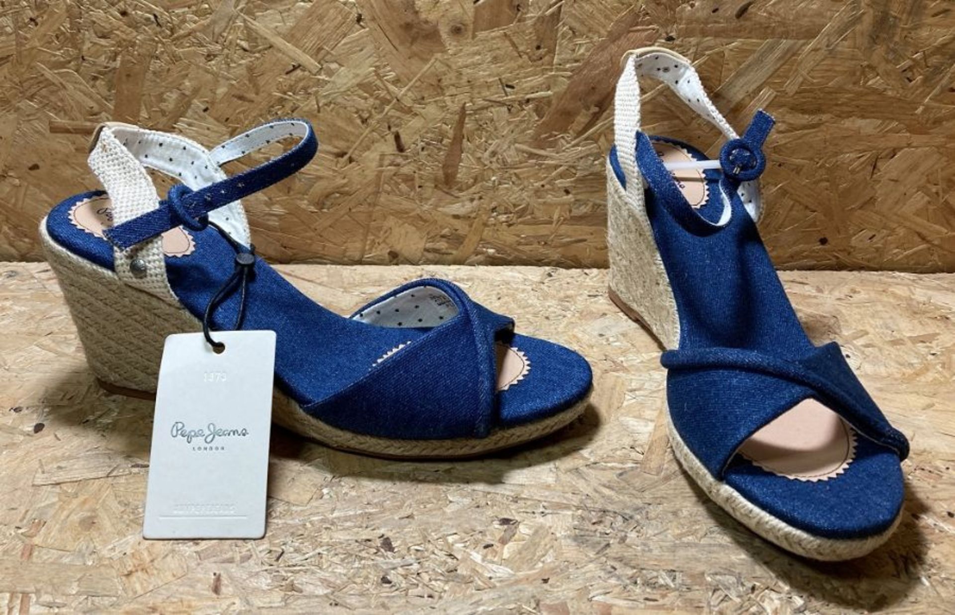 1 X PAIR OF PEPE JEANS LONDON SHARK WEDGE HEEL DENIM SANDALS / SIZE: 8 UK / GRADE A