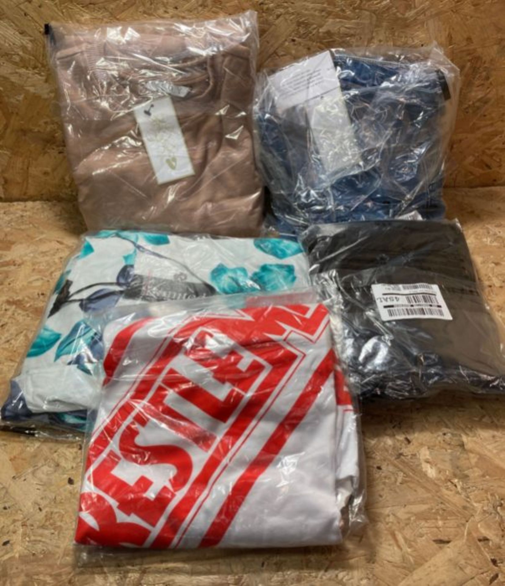 5 X ASSORTED ITEMS OF CLOTHING / CUSTOMER RETURNS. CONDITIONS, SIZES AND BRANDS MAY VARY